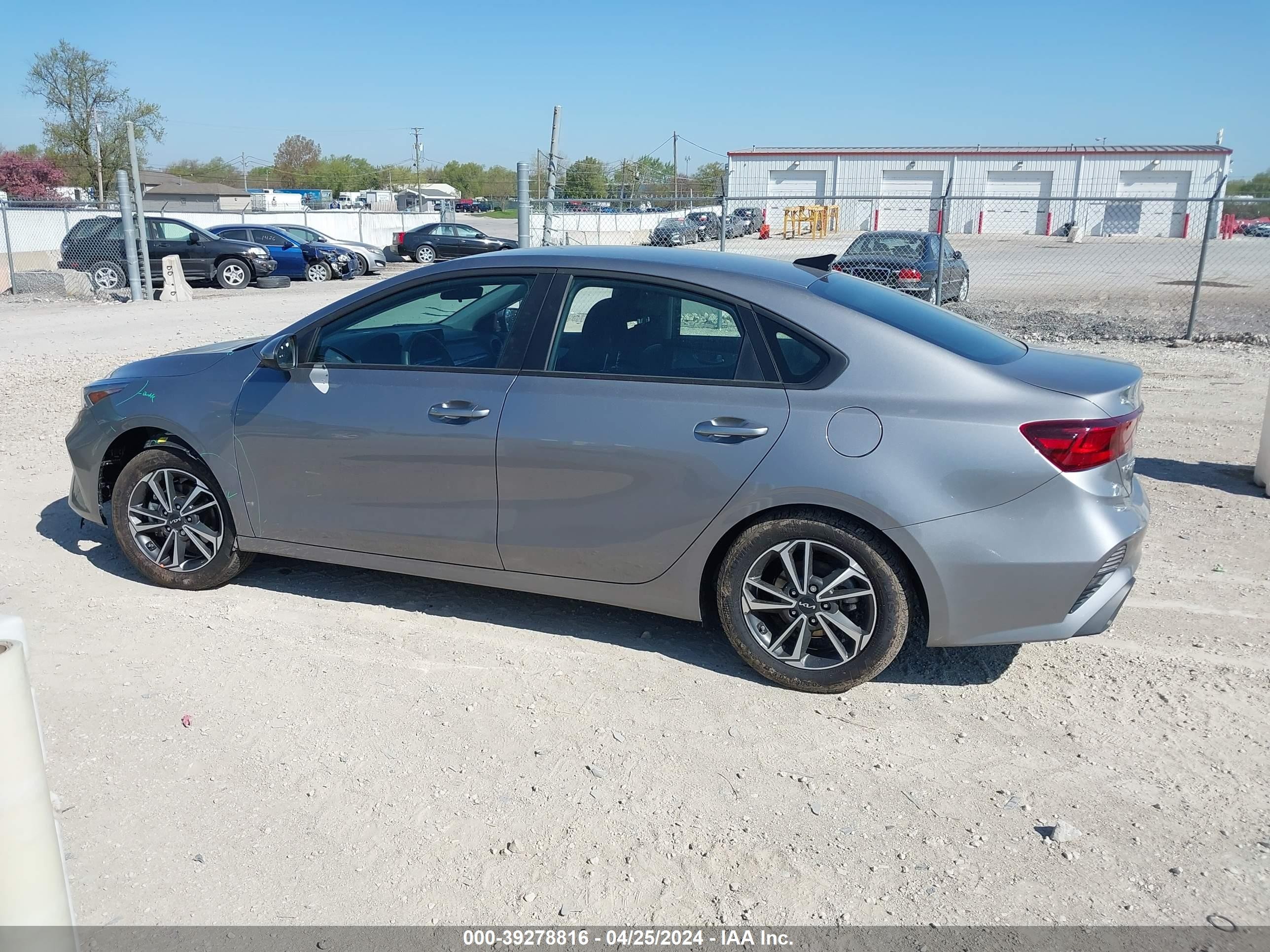 Photo 13 VIN: 3KPF24AD2RE725892 - KIA FORTE 