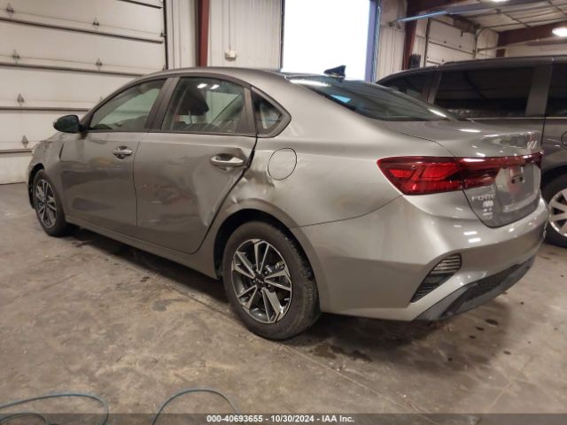 Photo 2 VIN: 3KPF24AD2RE808643 - KIA FORTE 