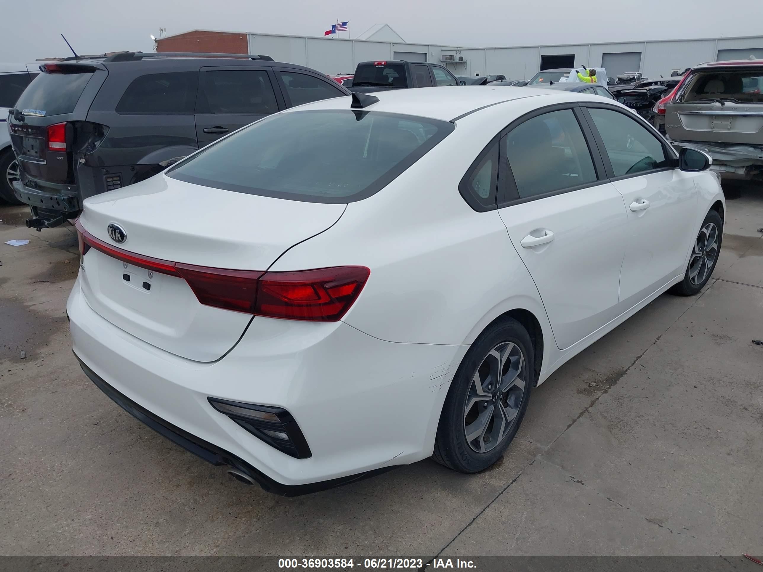 Photo 3 VIN: 3KPF24AD3LE176128 - KIA FORTE 