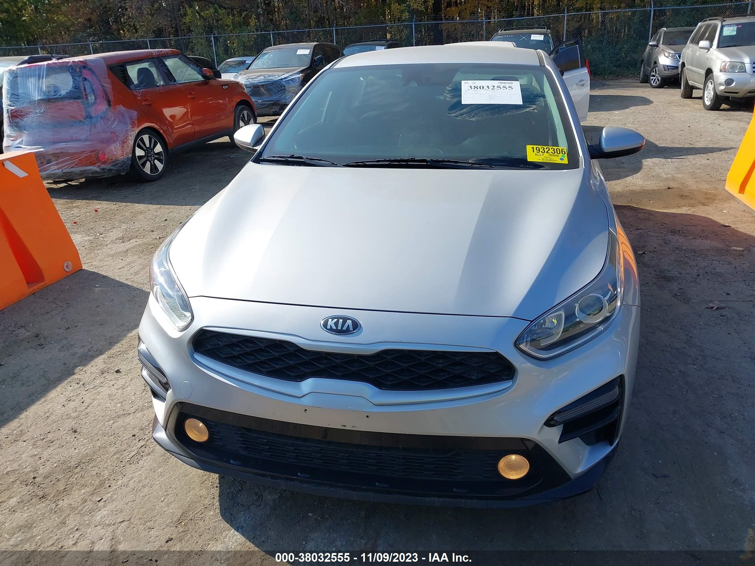 Photo 11 VIN: 3KPF24AD3ME334467 - KIA FORTE 