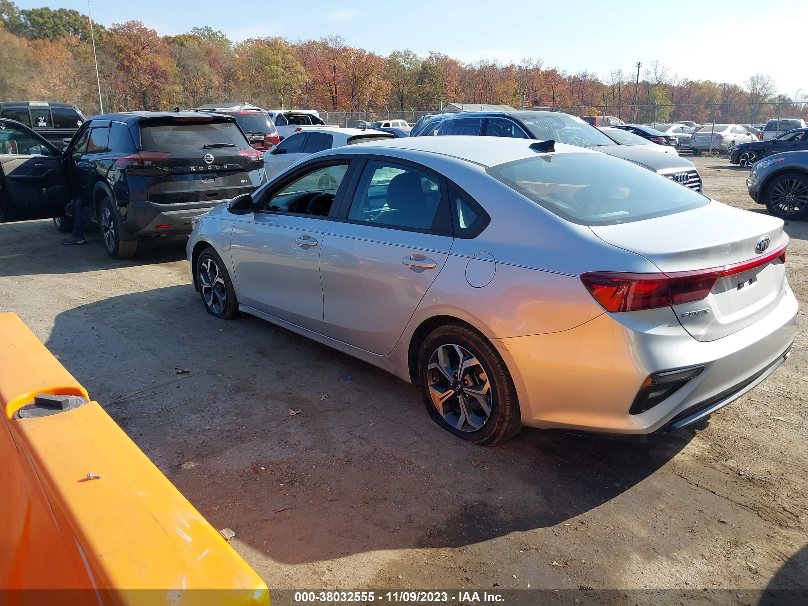 Photo 2 VIN: 3KPF24AD3ME334467 - KIA FORTE 