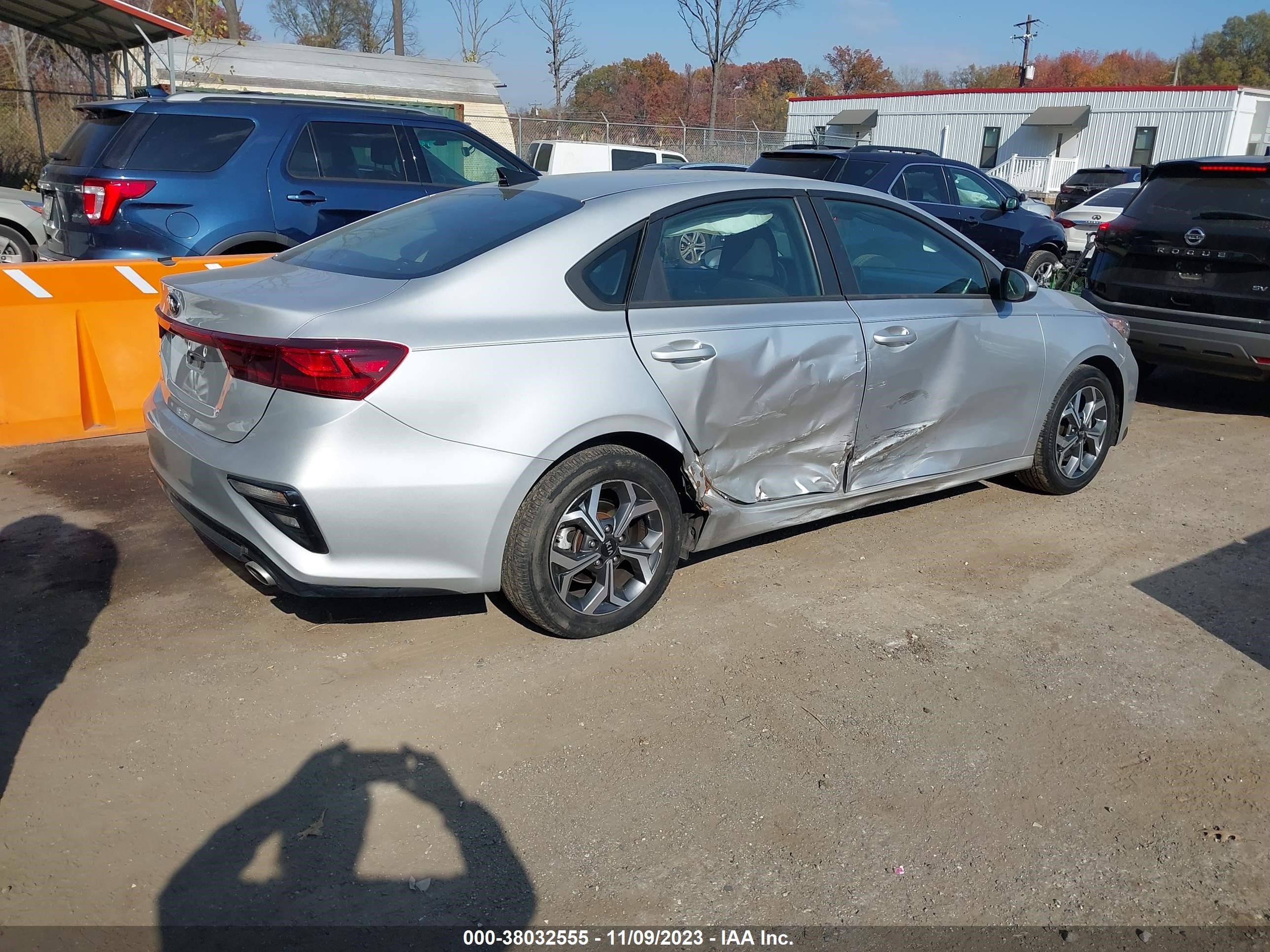 Photo 3 VIN: 3KPF24AD3ME334467 - KIA FORTE 