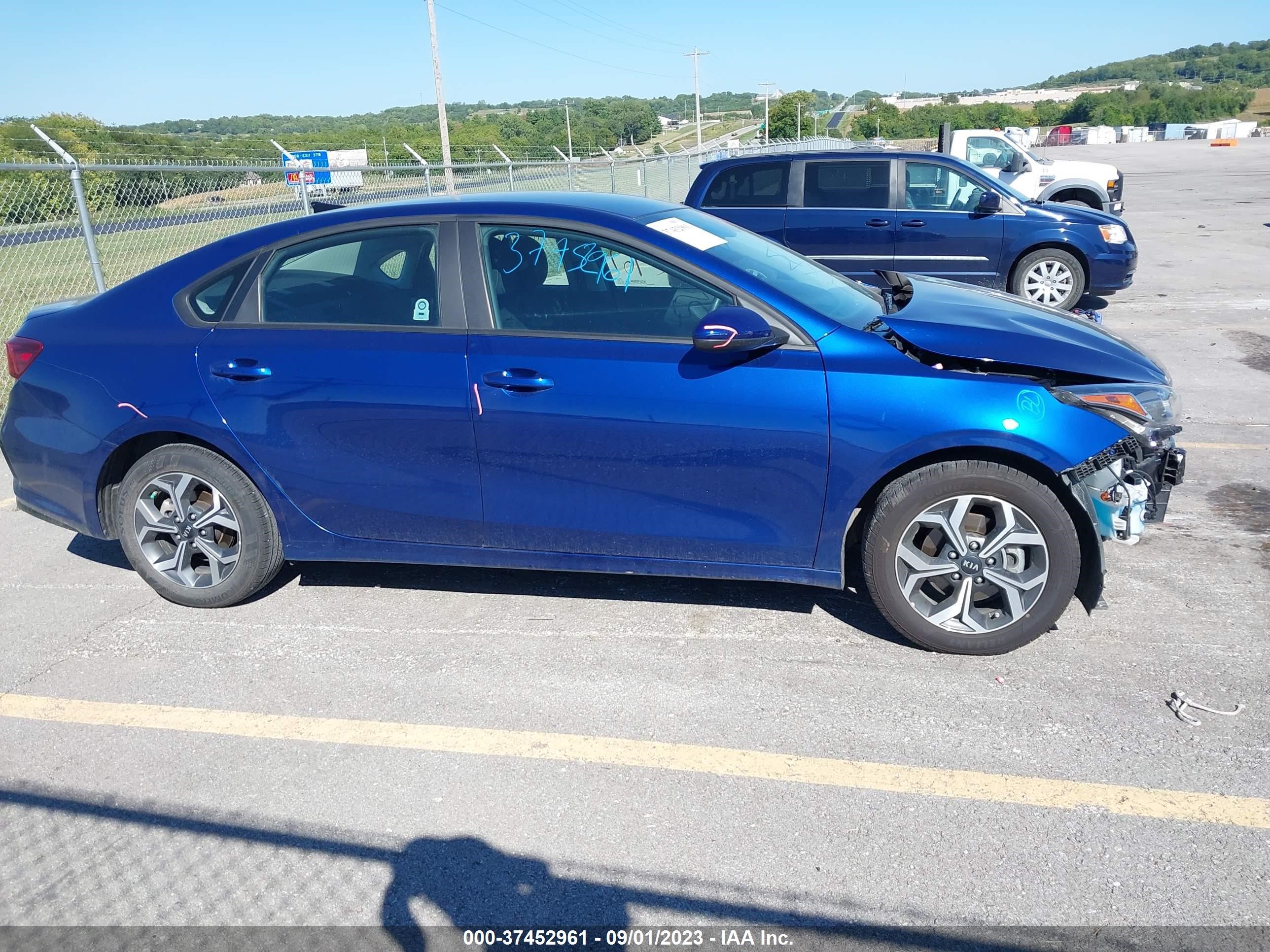 Photo 13 VIN: 3KPF24AD3ME354590 - KIA FORTE 