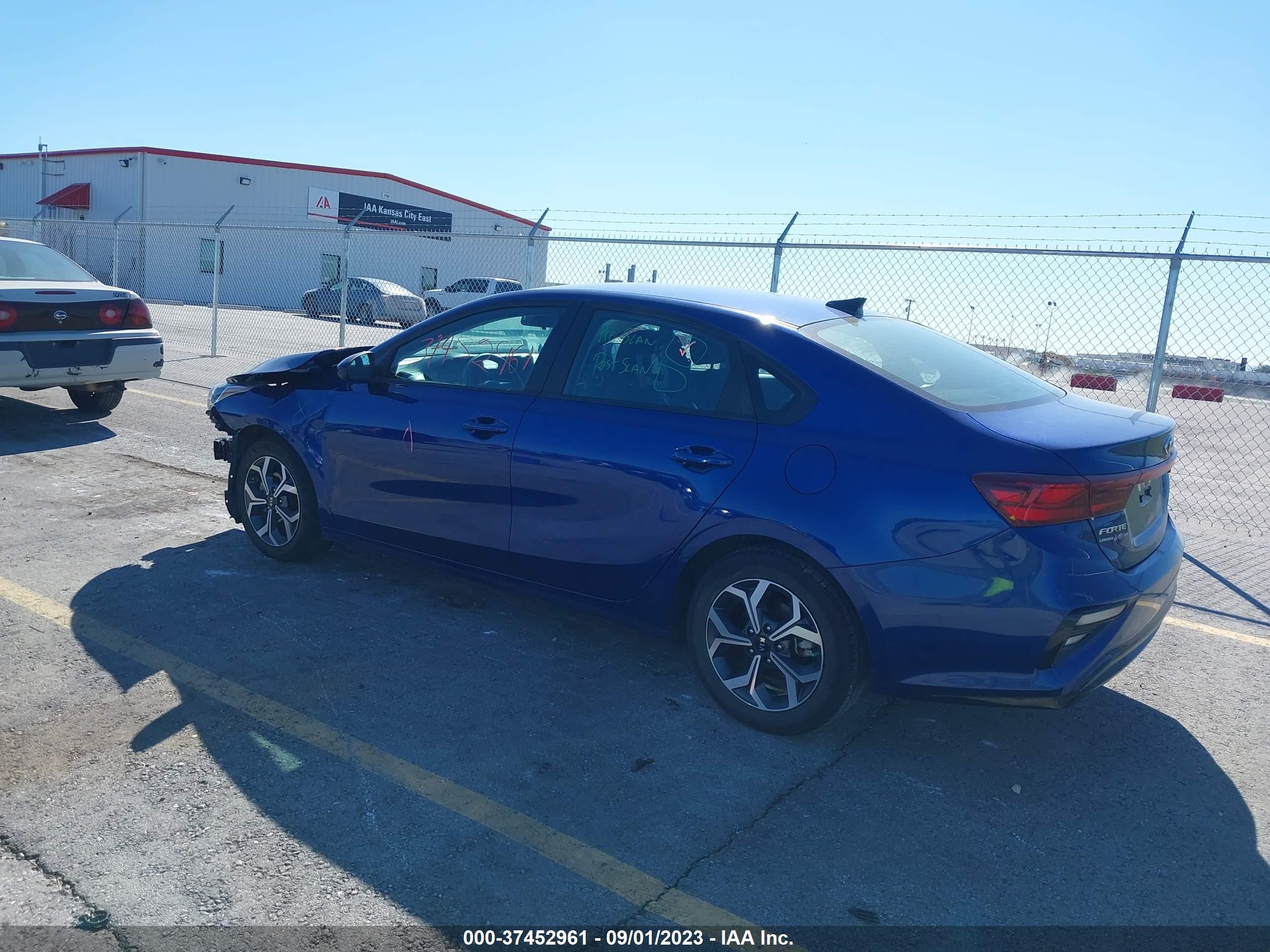 Photo 2 VIN: 3KPF24AD3ME354590 - KIA FORTE 