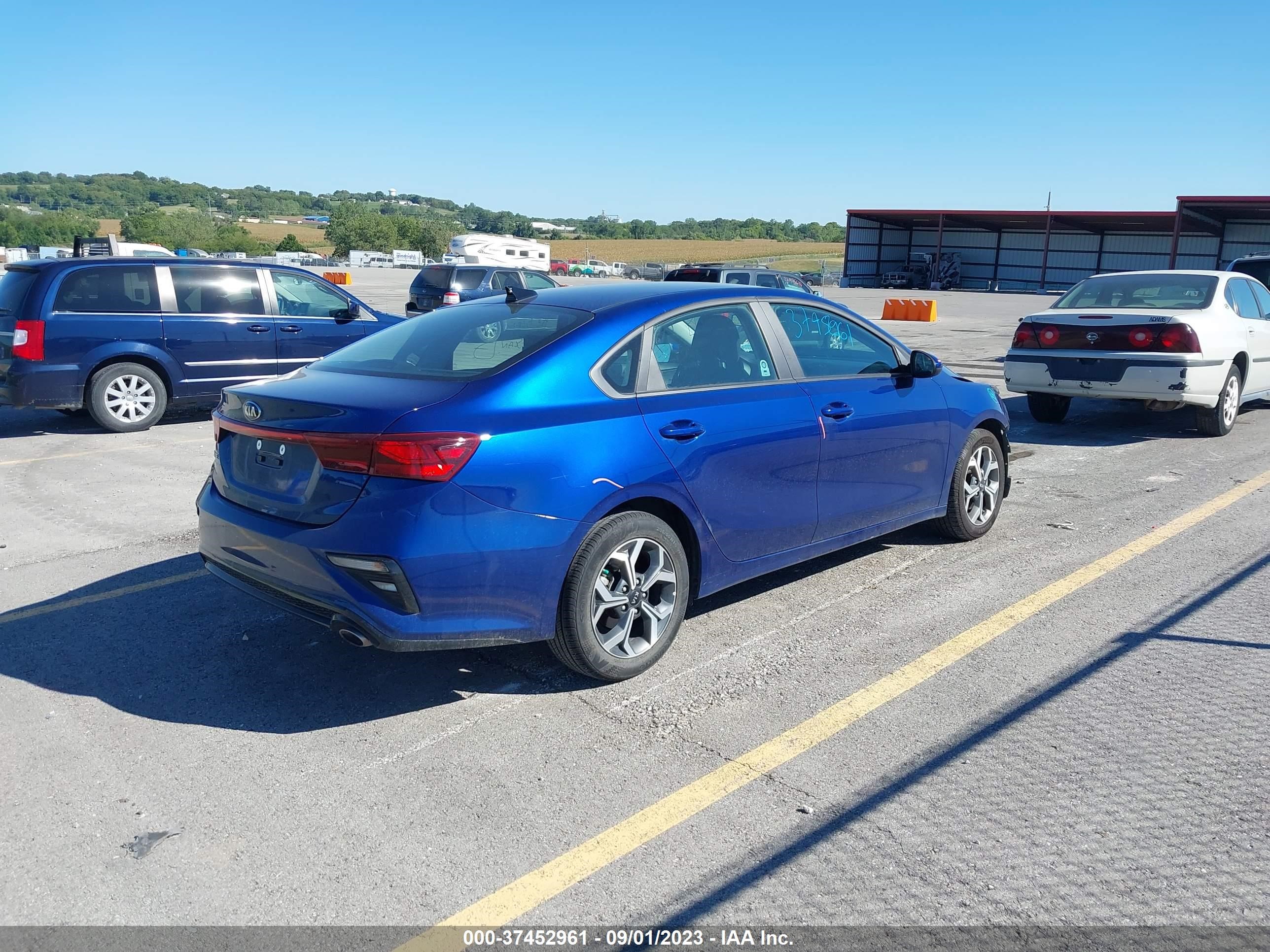 Photo 3 VIN: 3KPF24AD3ME354590 - KIA FORTE 