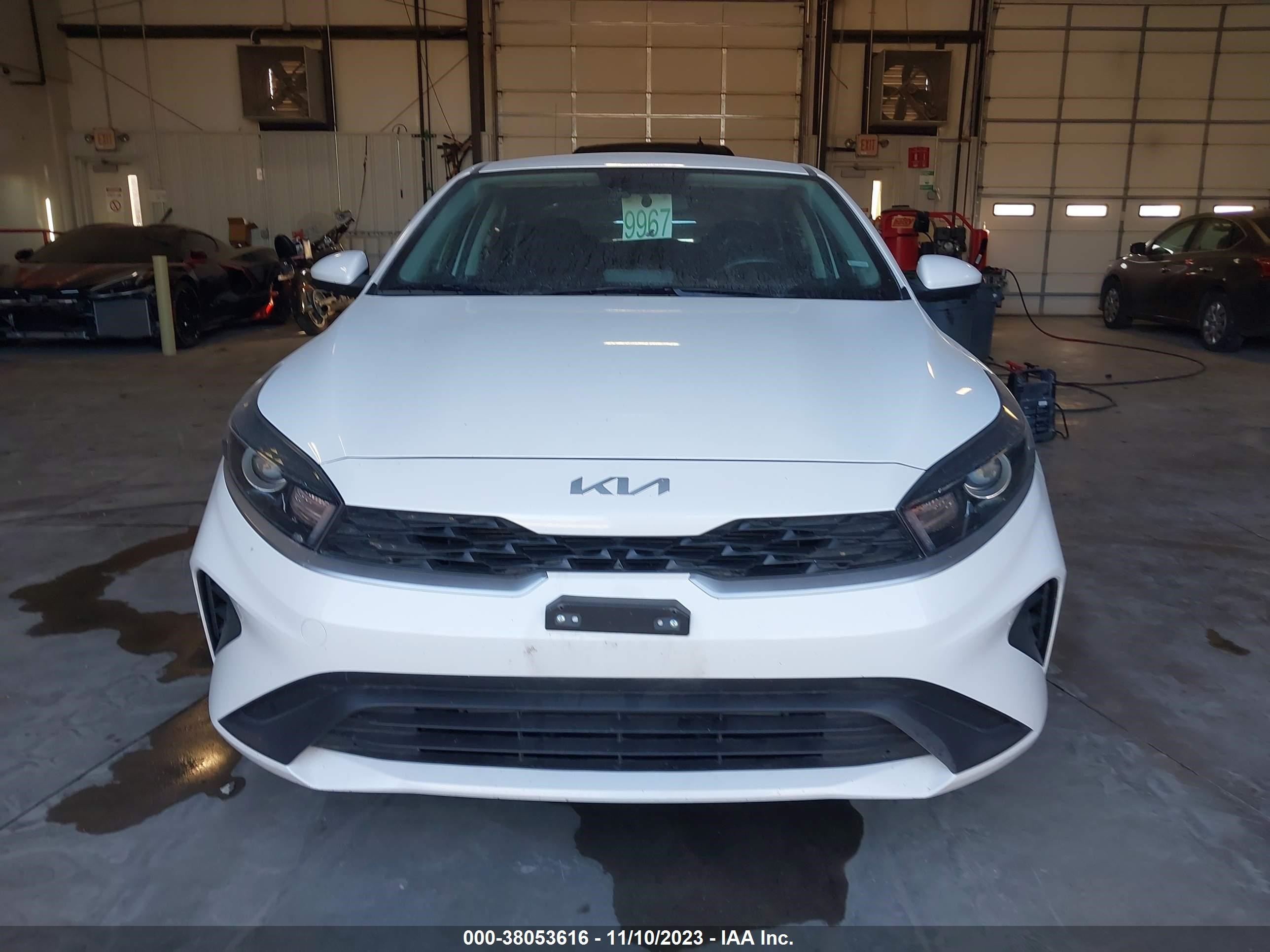 Photo 11 VIN: 3KPF24AD3NE478876 - KIA FORTE 