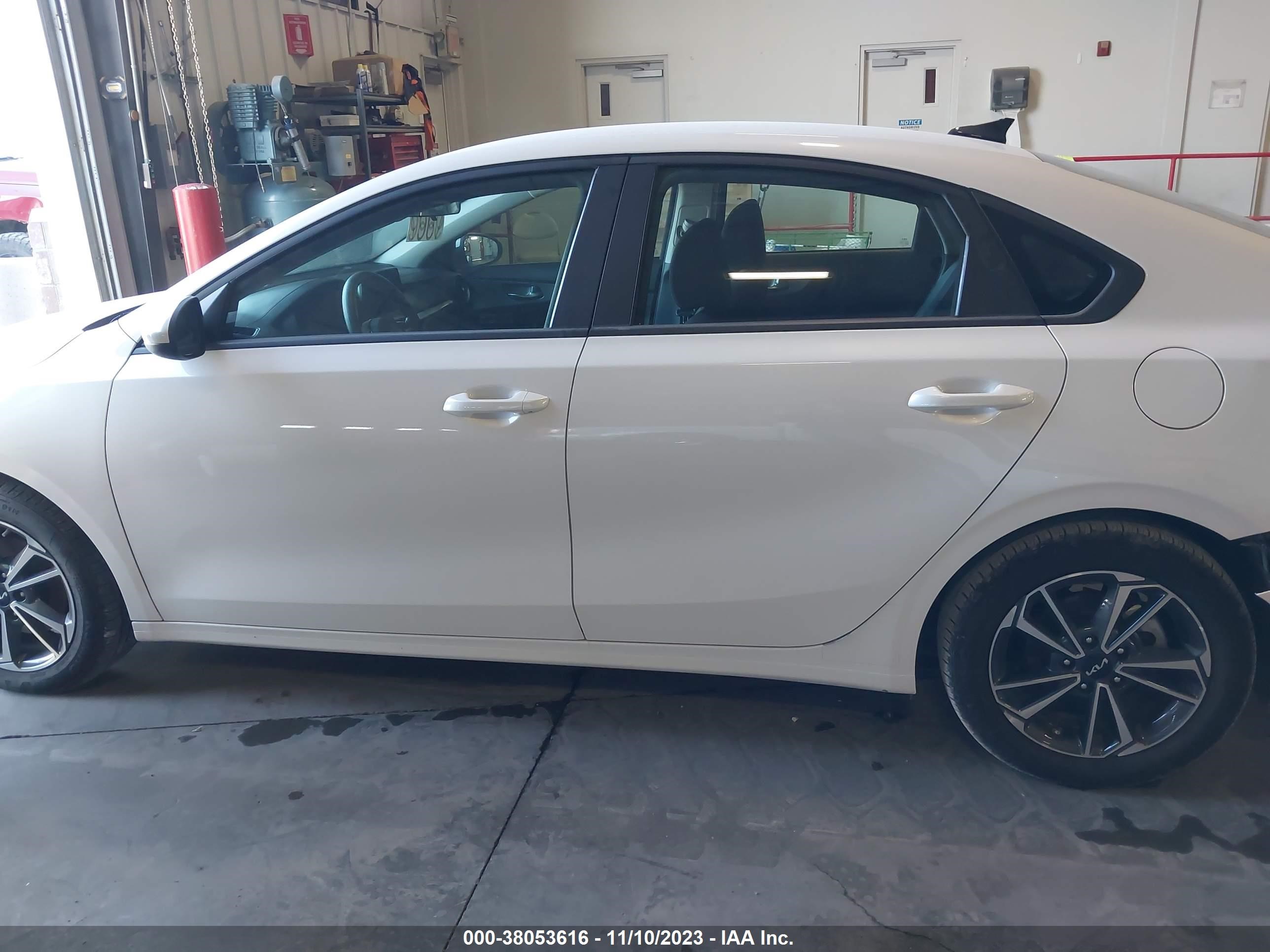 Photo 13 VIN: 3KPF24AD3NE478876 - KIA FORTE 