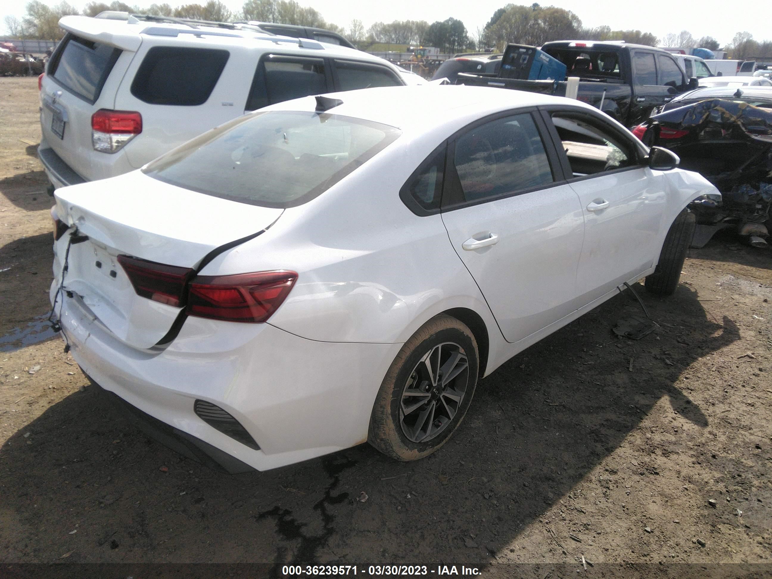 Photo 3 VIN: 3KPF24AD3PE524659 - KIA FORTE 