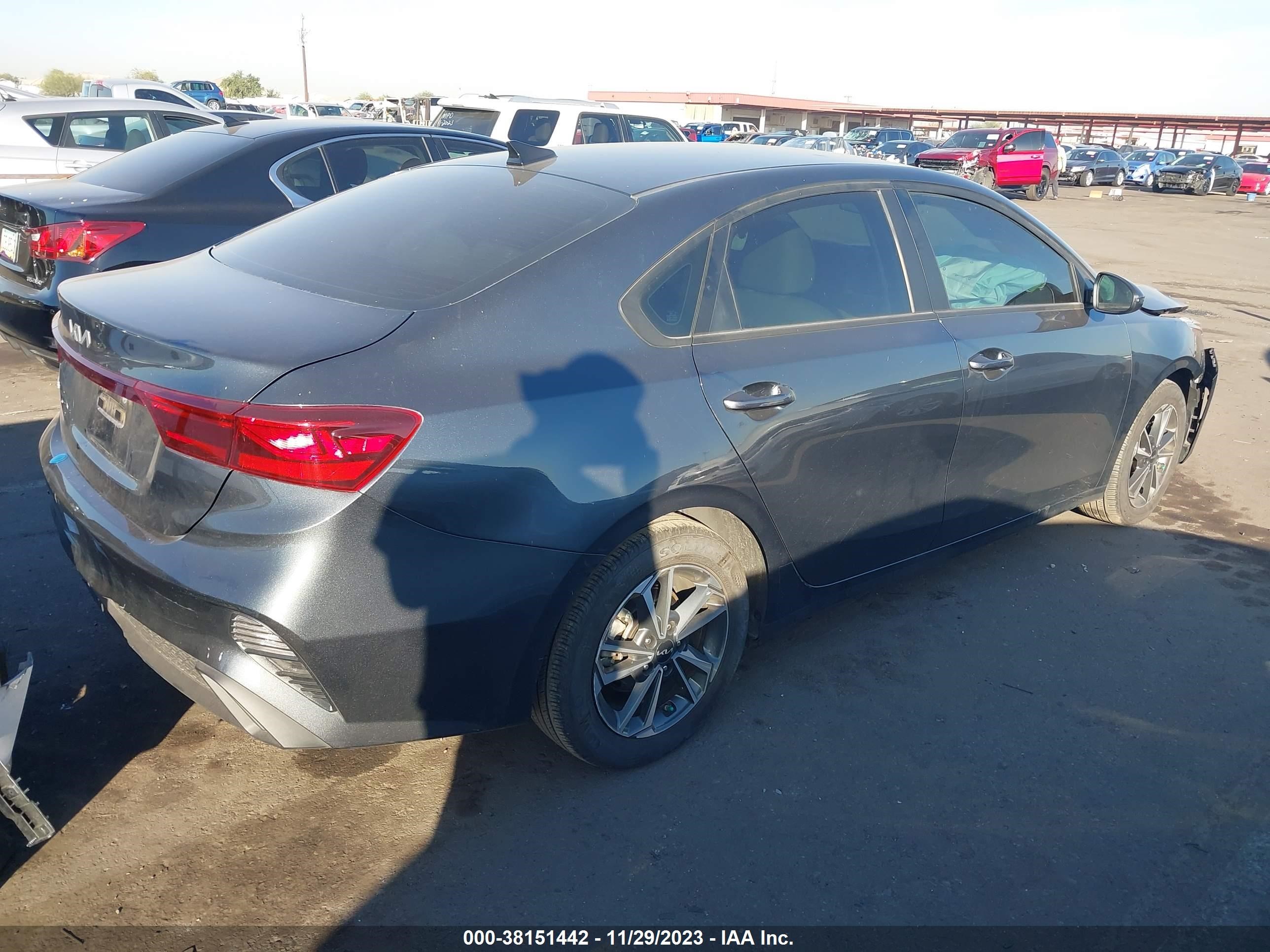 Photo 3 VIN: 3KPF24AD3PE579970 - KIA FORTE 