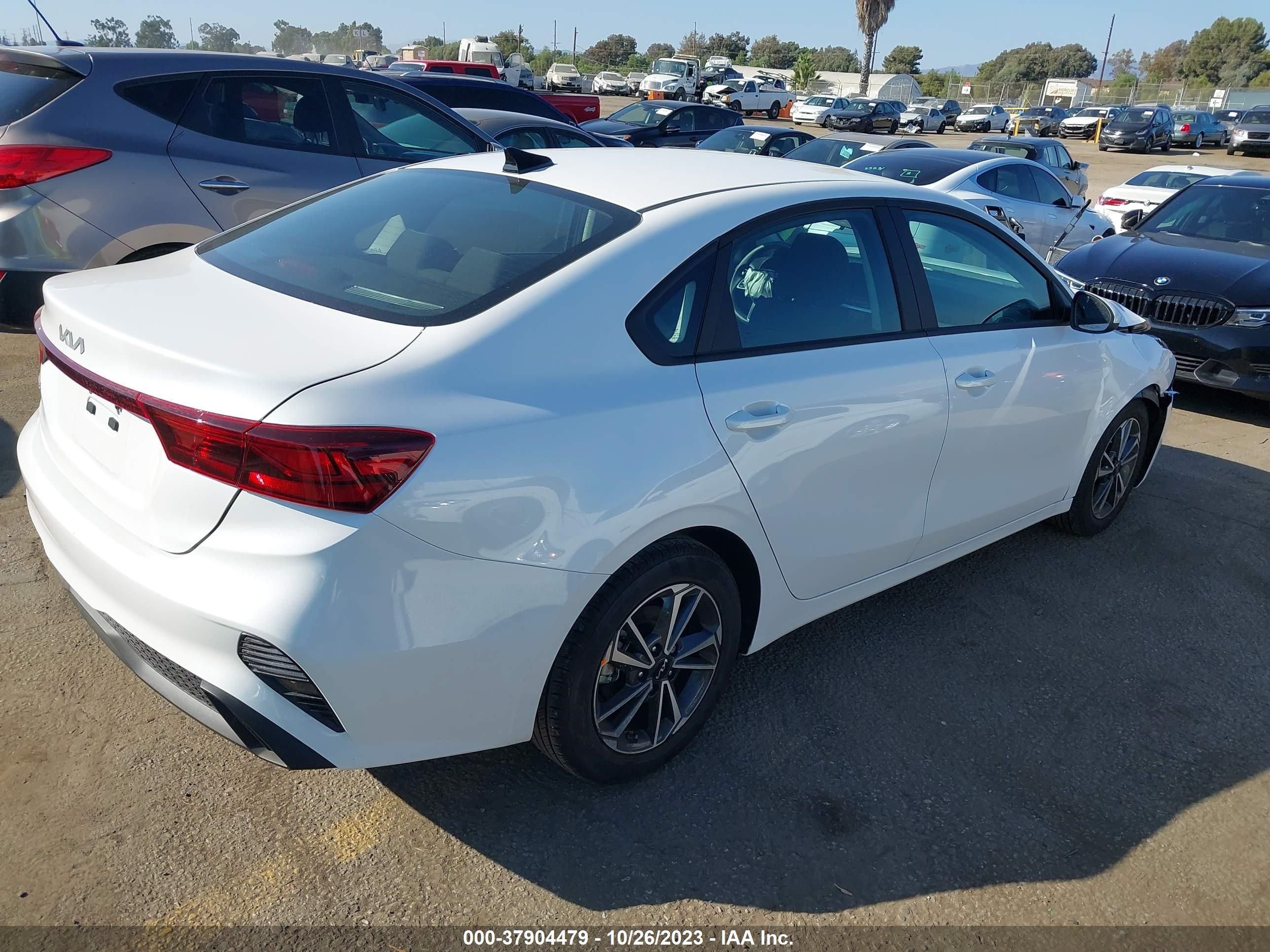 Photo 3 VIN: 3KPF24AD3PE630478 - KIA FORTE 