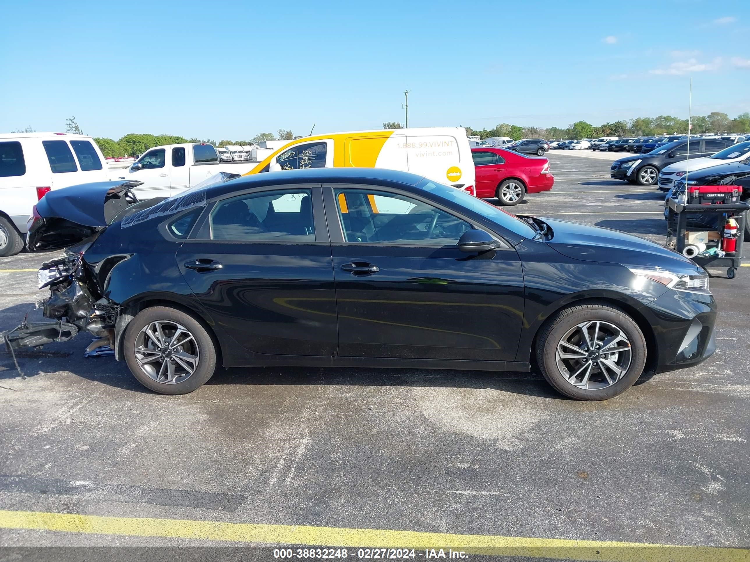 Photo 12 VIN: 3KPF24AD3RE718062 - KIA FORTE 