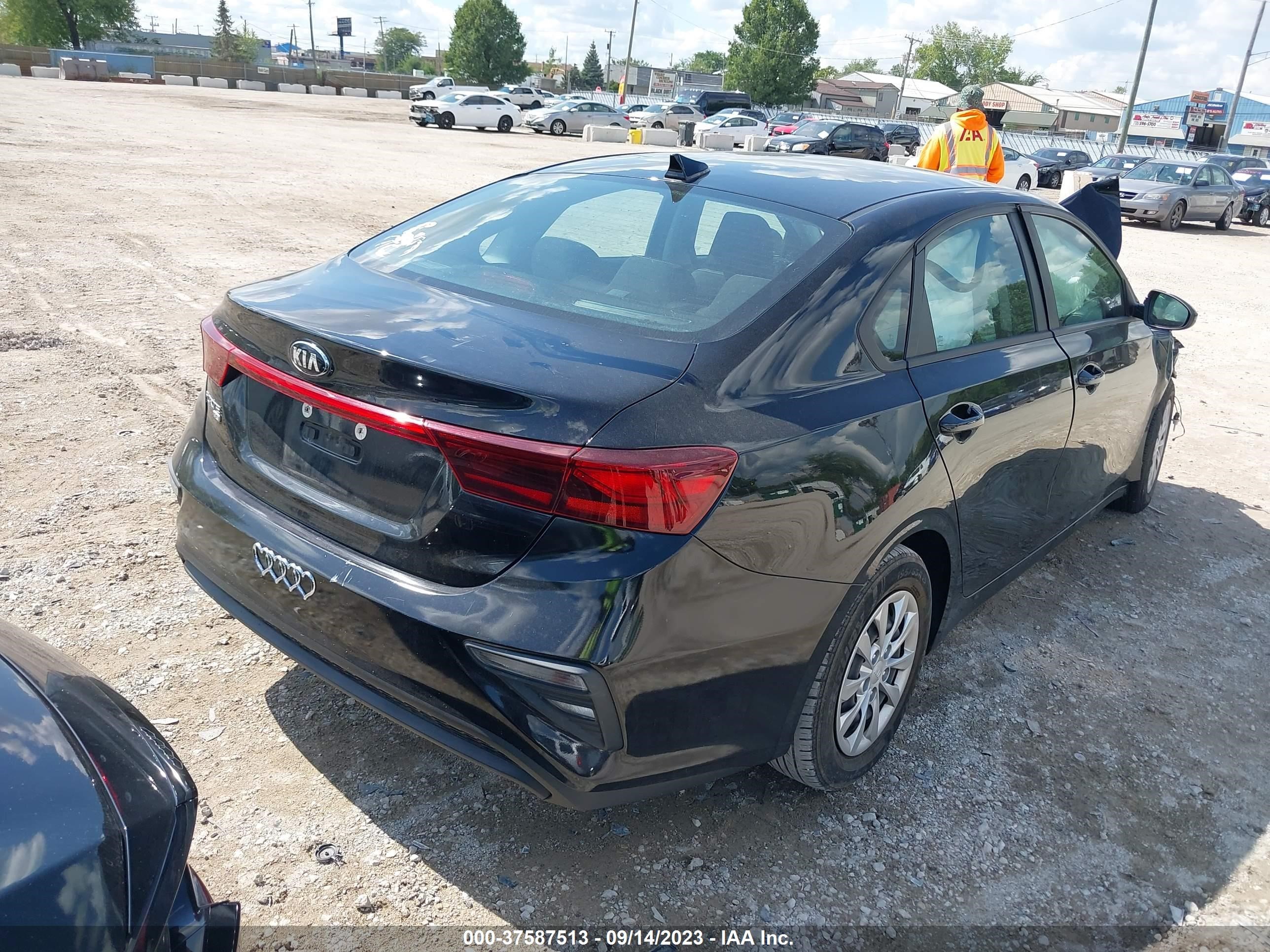 Photo 3 VIN: 3KPF24AD4KE034949 - KIA FORTE 