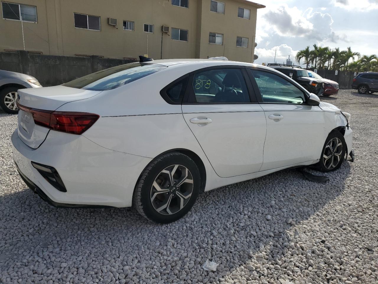 Photo 2 VIN: 3KPF24AD4KE096061 - KIA FORTE 