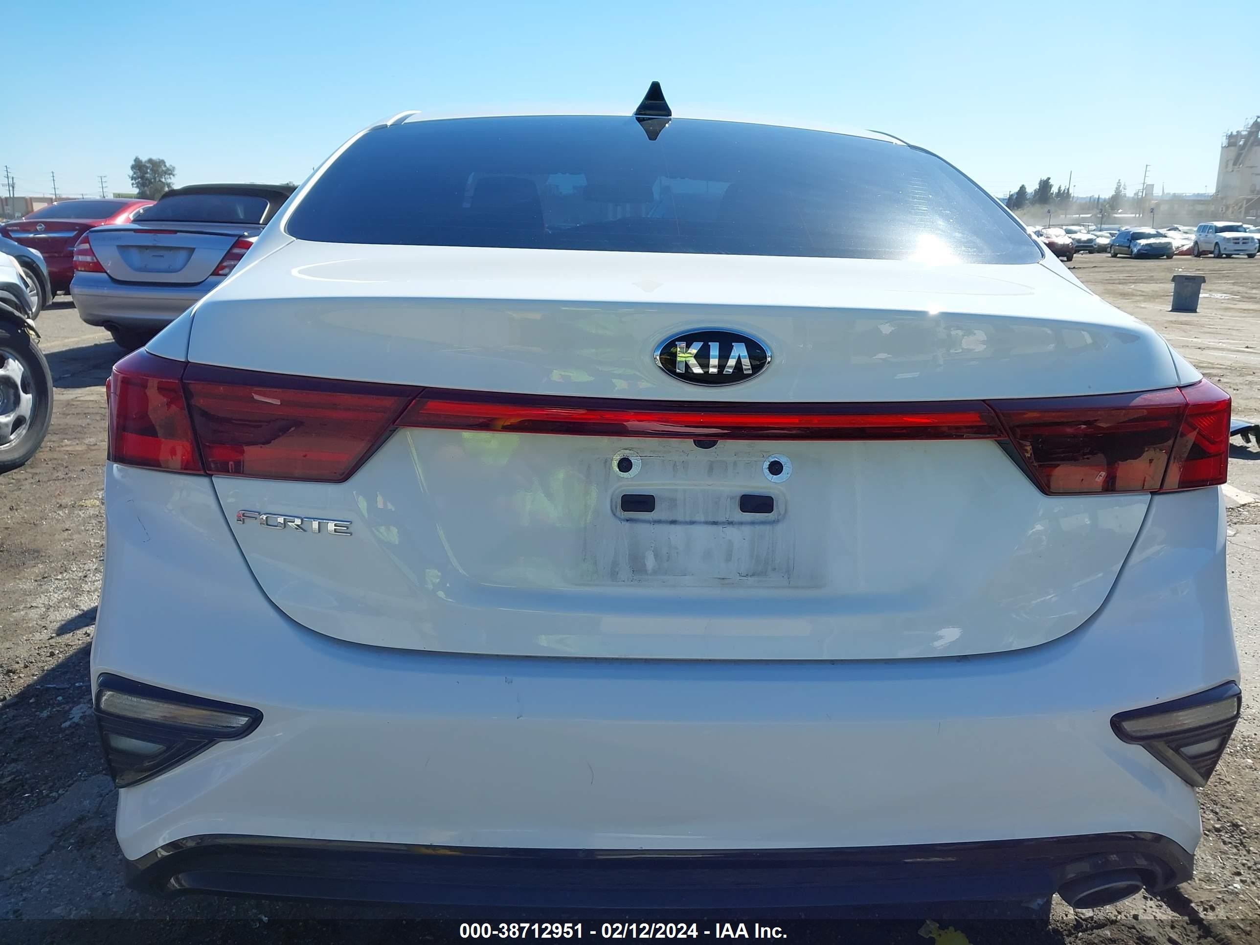 Photo 16 VIN: 3KPF24AD4ME290155 - KIA FORTE 