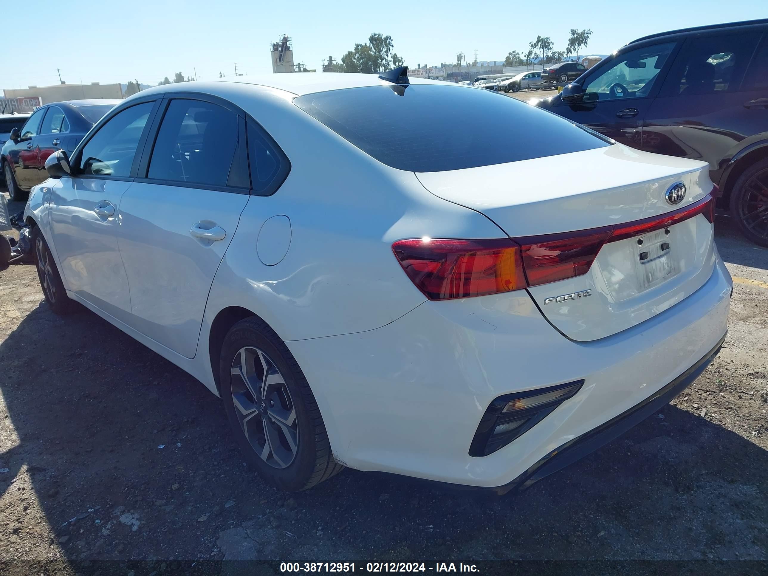 Photo 2 VIN: 3KPF24AD4ME290155 - KIA FORTE 