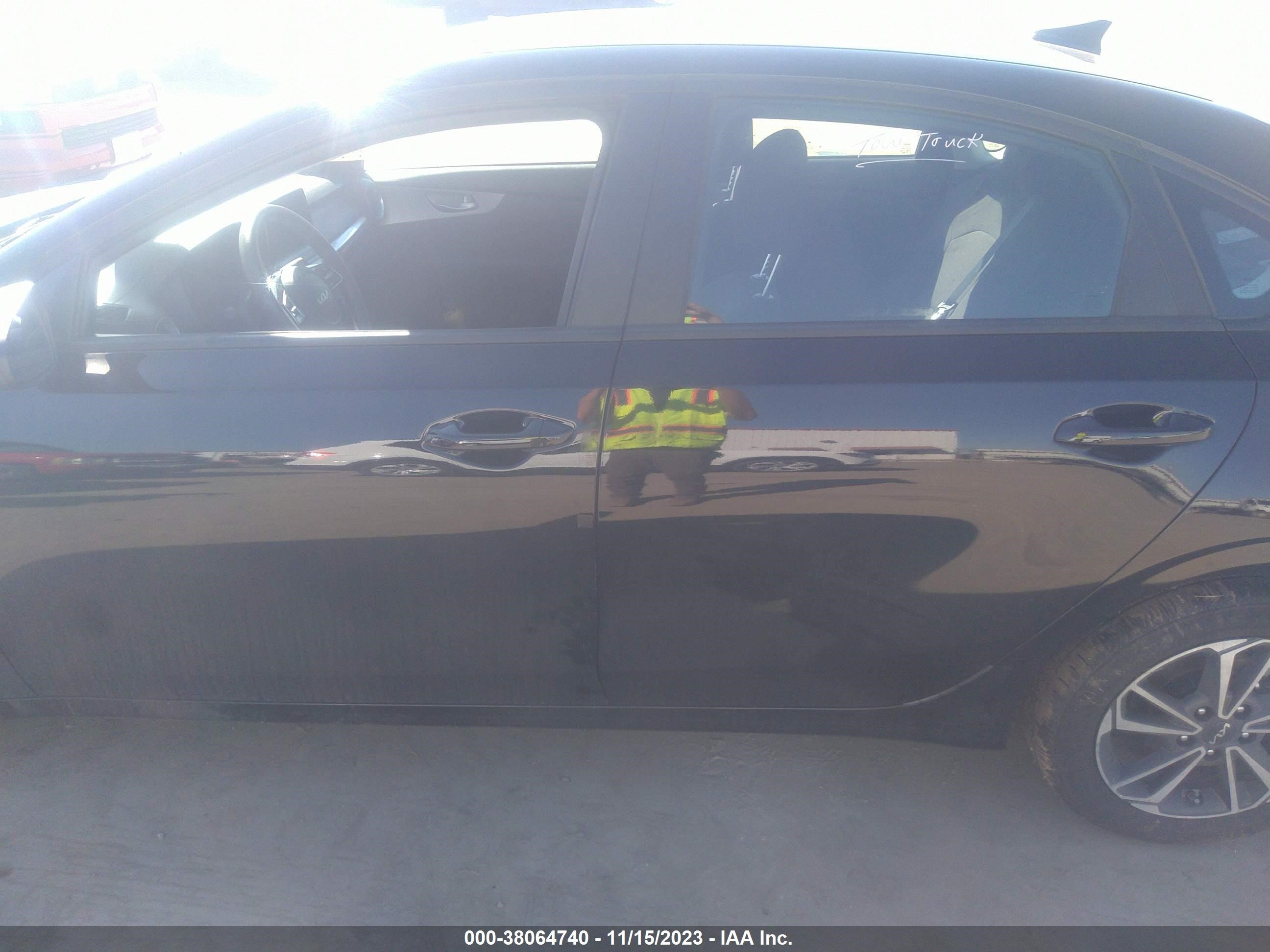 Photo 13 VIN: 3KPF24AD4PE599385 - KIA FORTE 