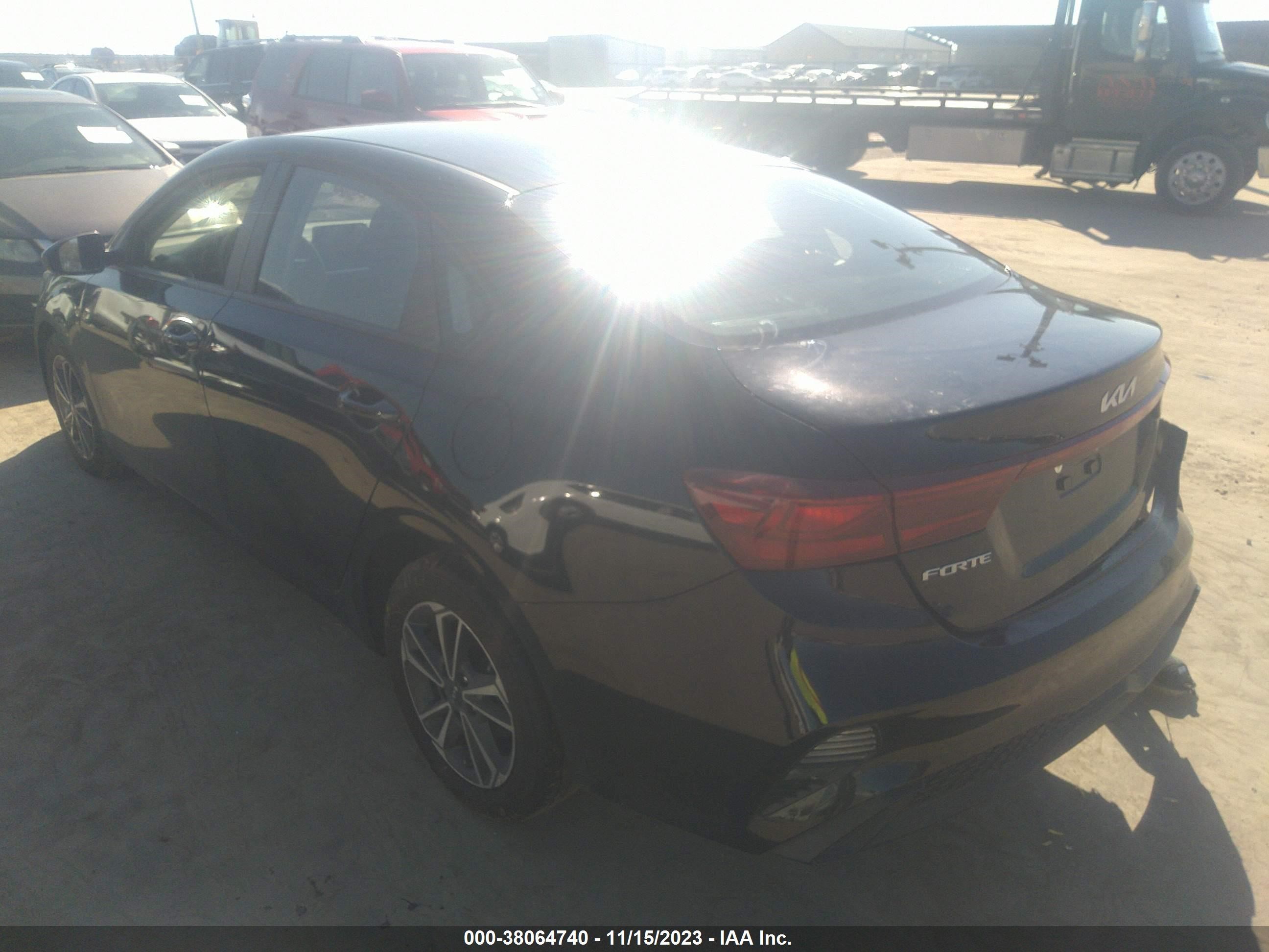 Photo 2 VIN: 3KPF24AD4PE599385 - KIA FORTE 