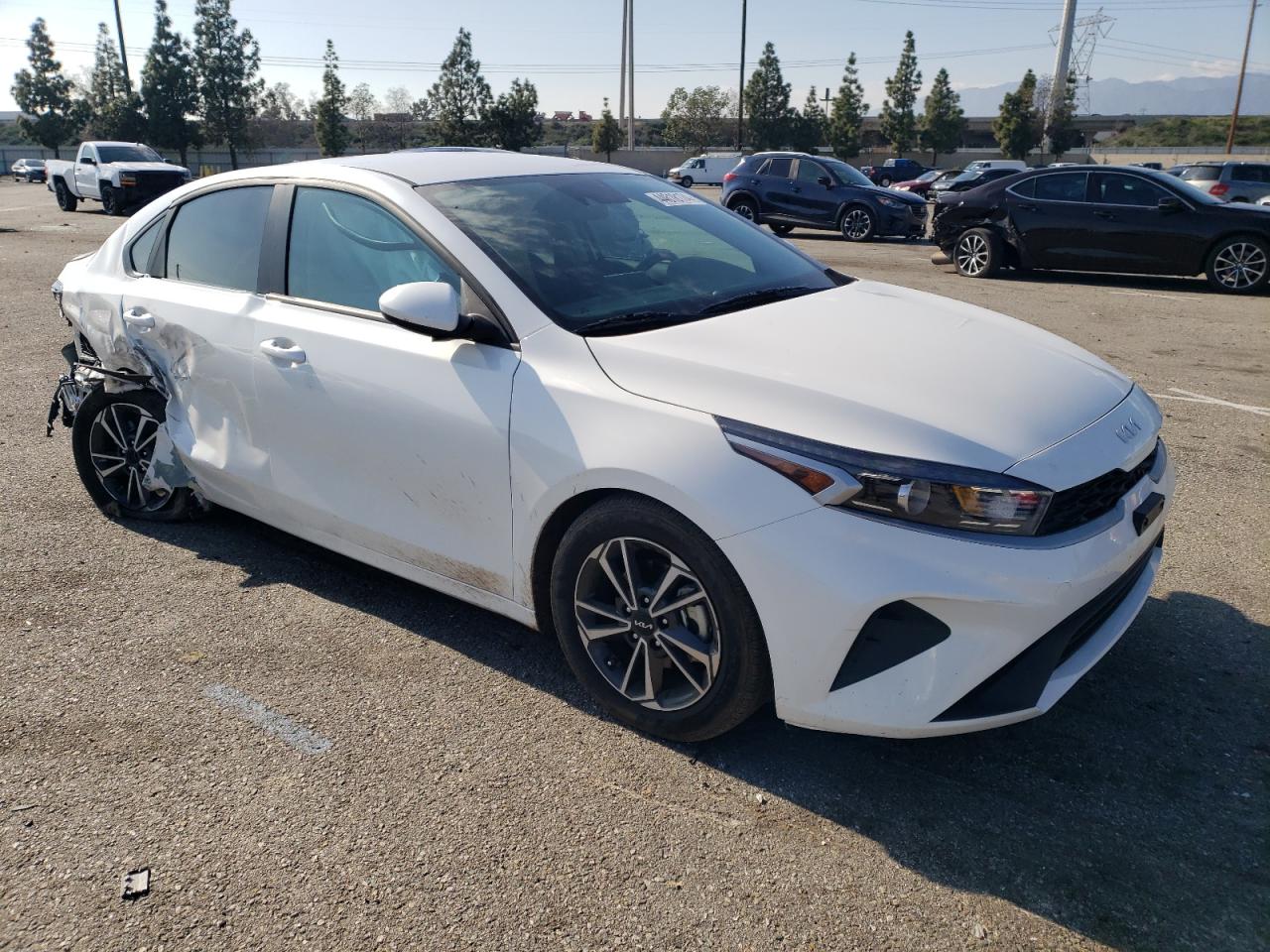 Photo 3 VIN: 3KPF24AD4PE665692 - KIA FORTE 