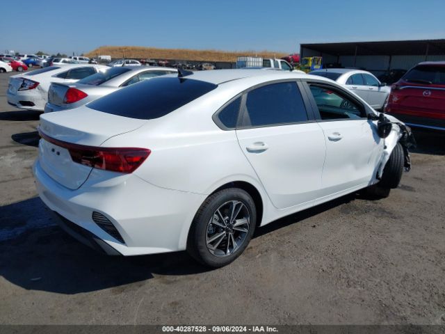 Photo 3 VIN: 3KPF24AD4RE816985 - KIA FORTE 