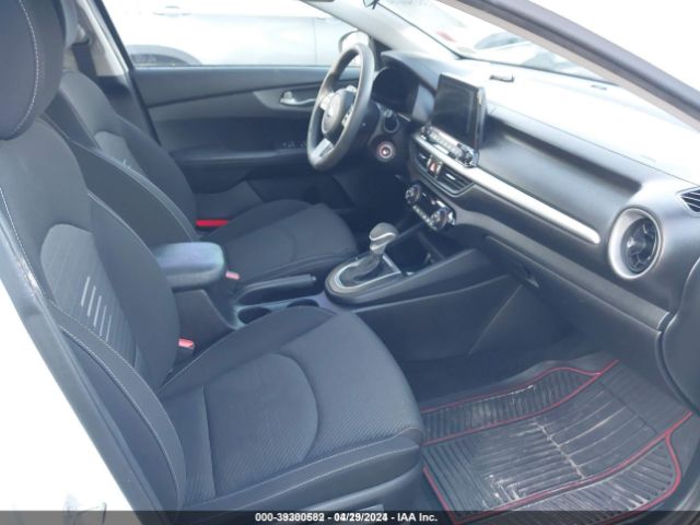 Photo 4 VIN: 3KPF24AD5KE037603 - KIA FORTE 