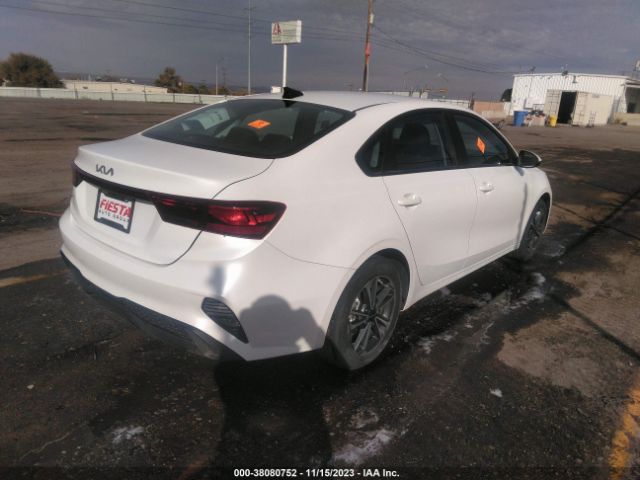 Photo 3 VIN: 3KPF24AD5PE563575 - KIA FORTE 