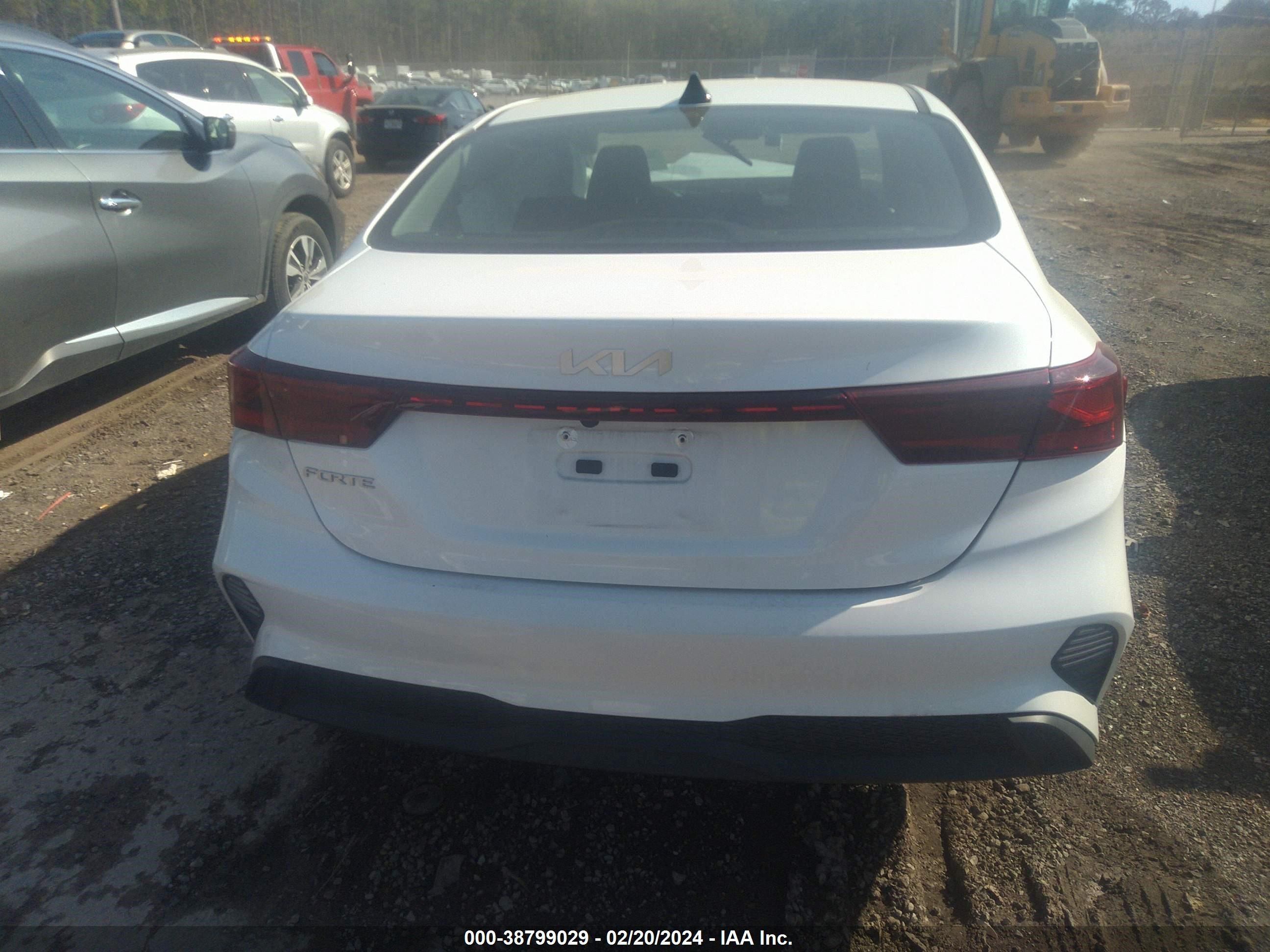 Photo 15 VIN: 3KPF24AD5PE569411 - KIA FORTE 