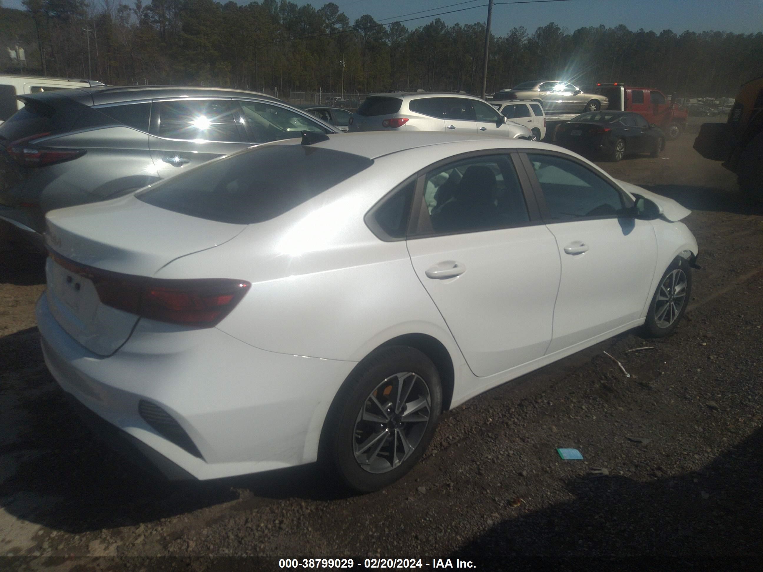 Photo 3 VIN: 3KPF24AD5PE569411 - KIA FORTE 