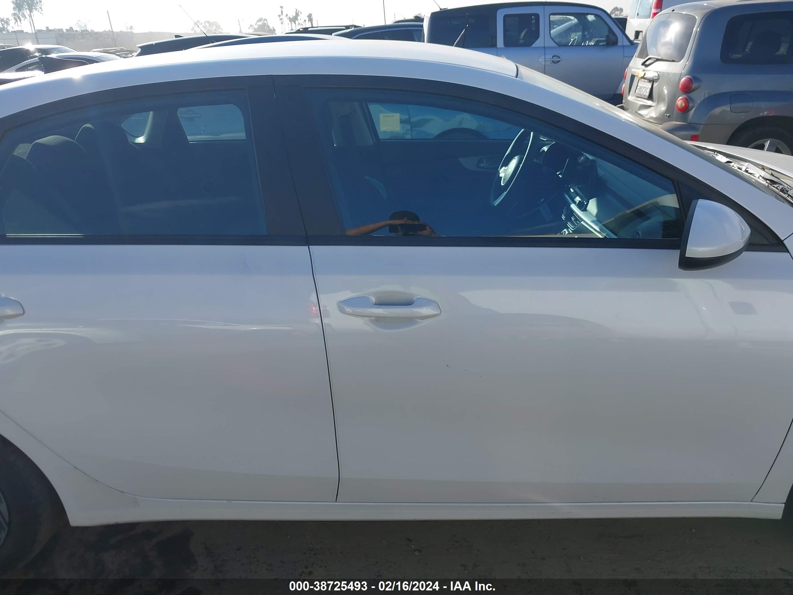 Photo 13 VIN: 3KPF24AD5PE617635 - KIA FORTE 