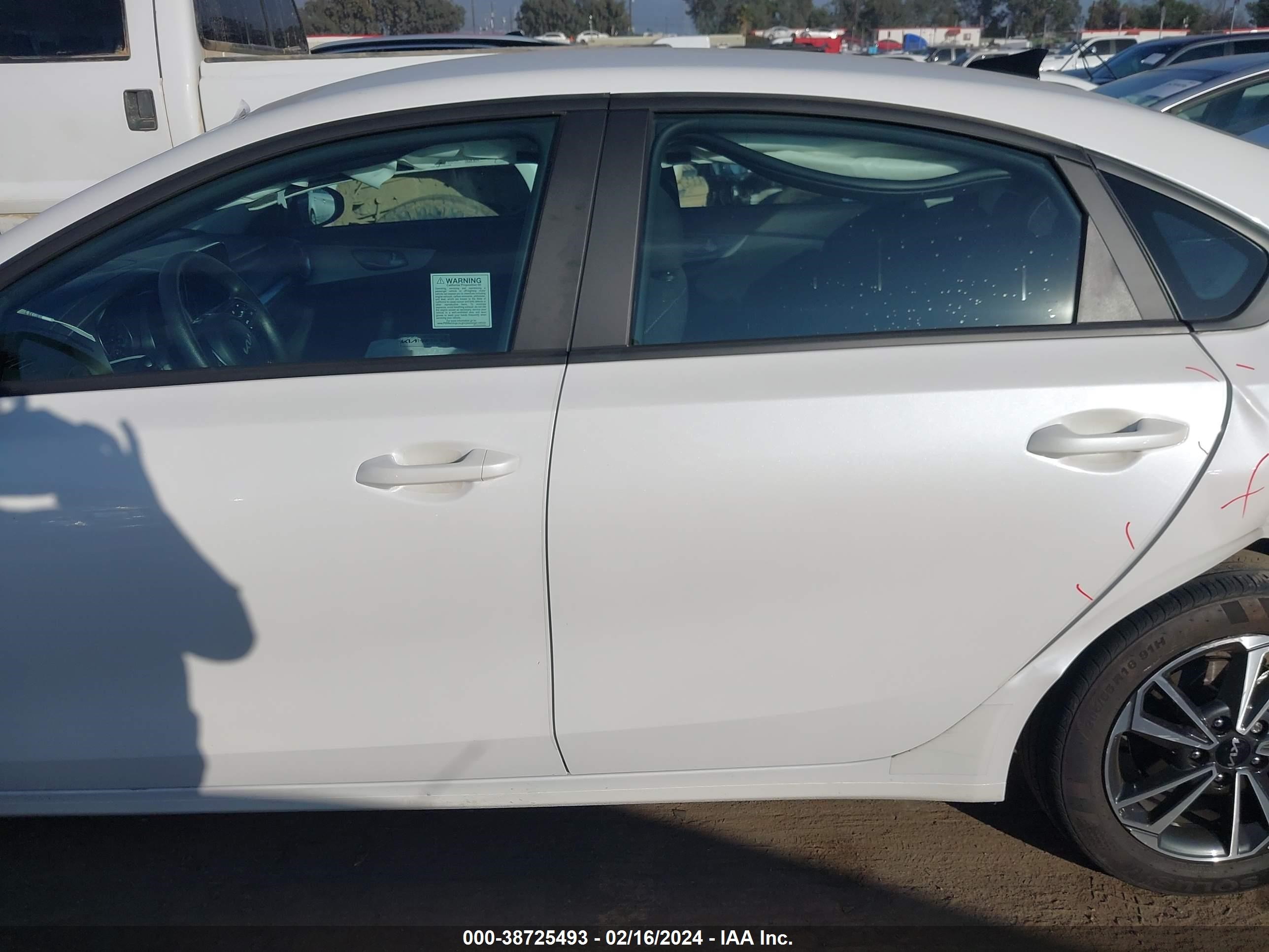 Photo 14 VIN: 3KPF24AD5PE617635 - KIA FORTE 