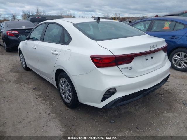 Photo 2 VIN: 3KPF24AD5PE633284 - KIA FORTE 