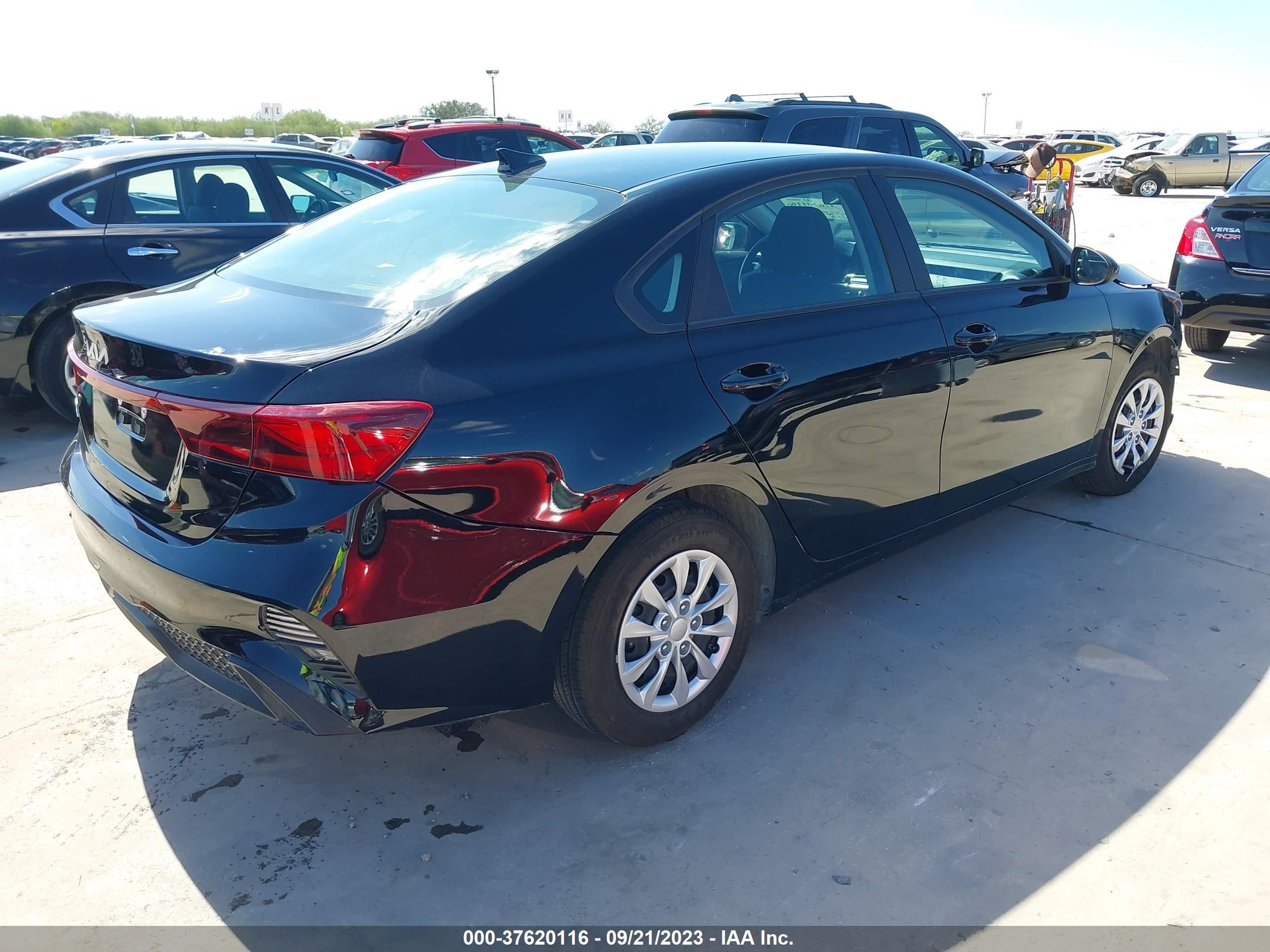 Photo 3 VIN: 3KPF24AD5PE643877 - KIA FORTE 