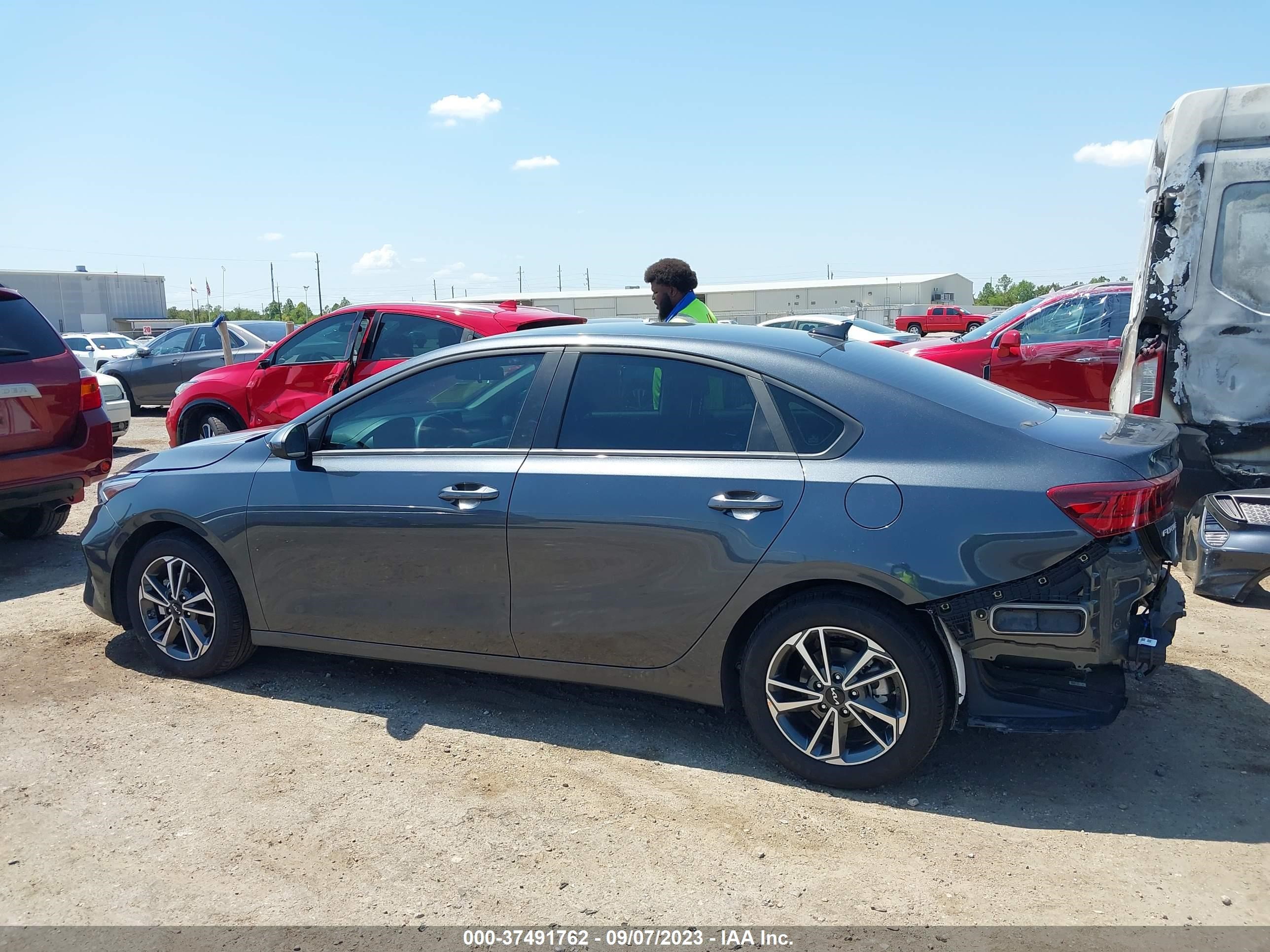 Photo 14 VIN: 3KPF24AD5PE649579 - KIA FORTE 