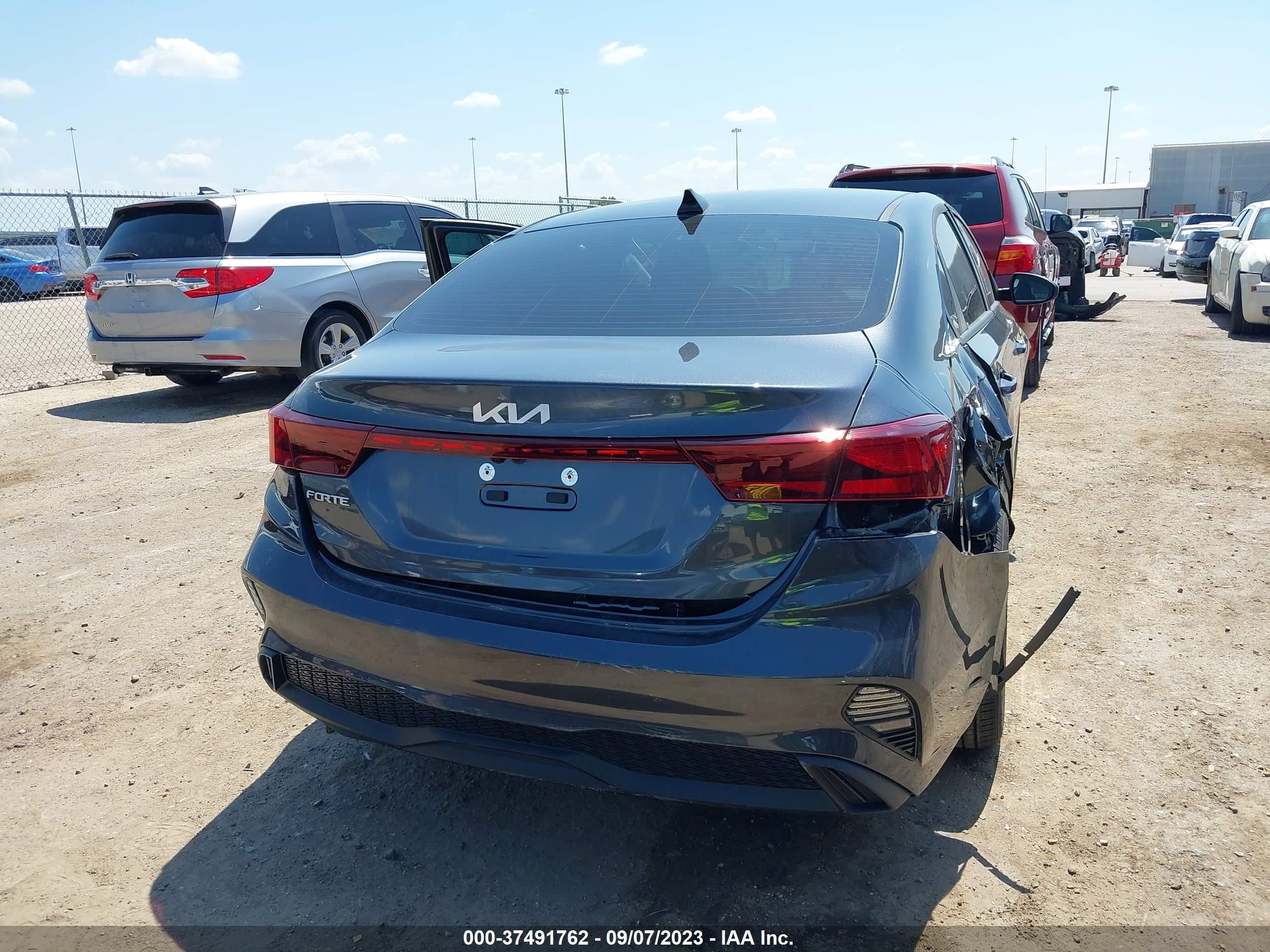 Photo 16 VIN: 3KPF24AD5PE649579 - KIA FORTE 