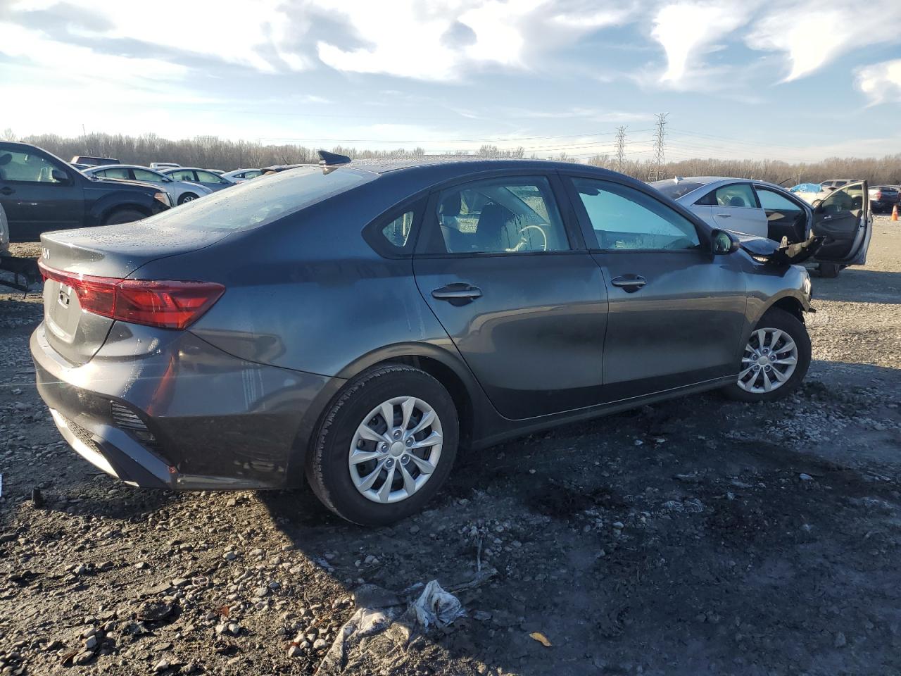 Photo 2 VIN: 3KPF24AD5RE695674 - KIA FORTE 