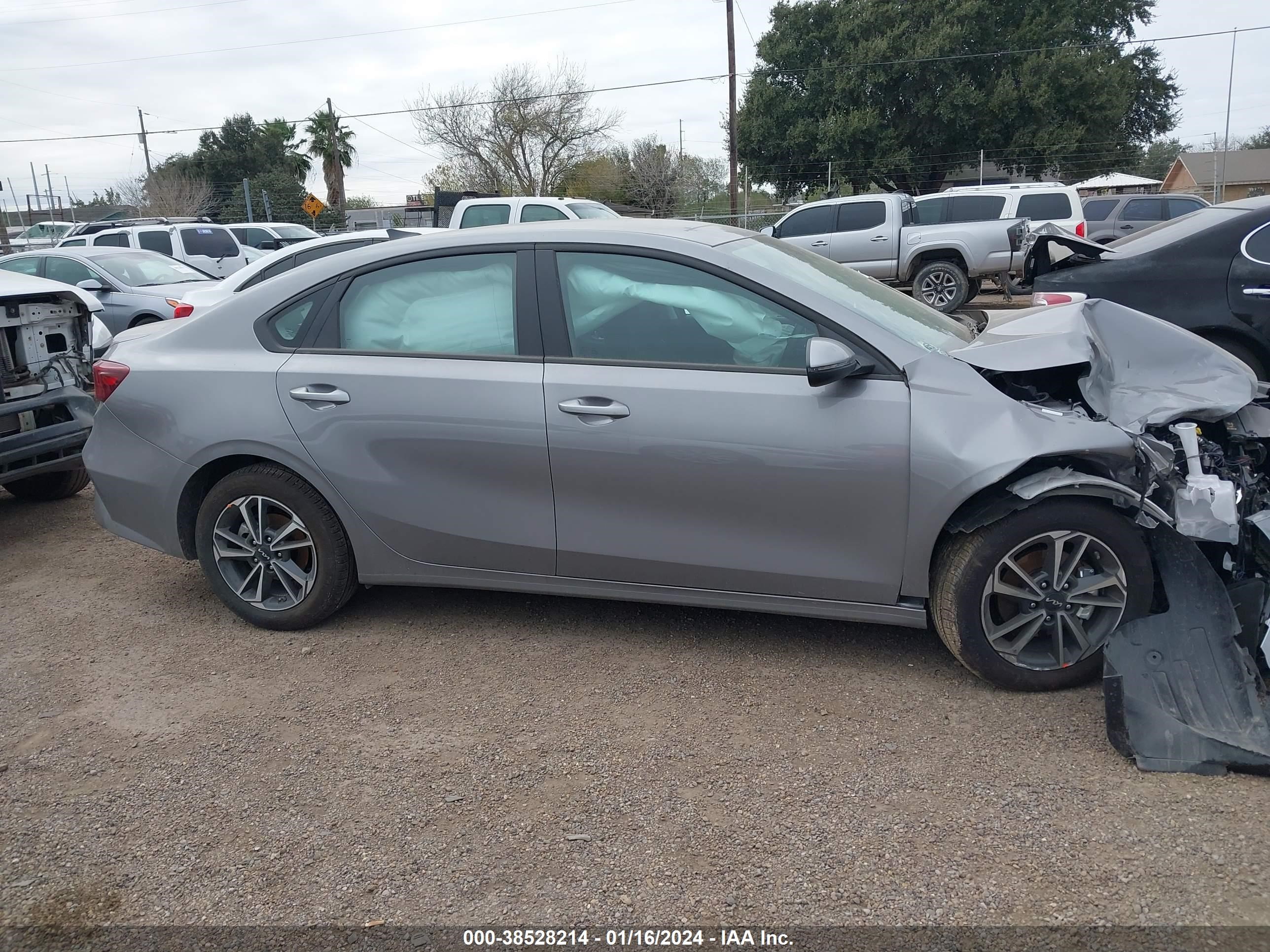 Photo 12 VIN: 3KPF24AD5RE727085 - KIA FORTE 