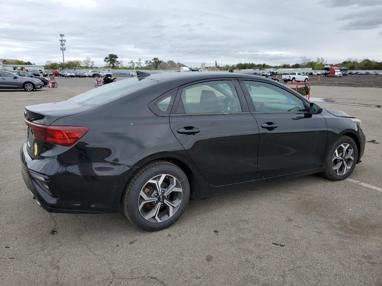 Photo 2 VIN: 3KPF24AD6KE125222 - KIA FORTE 