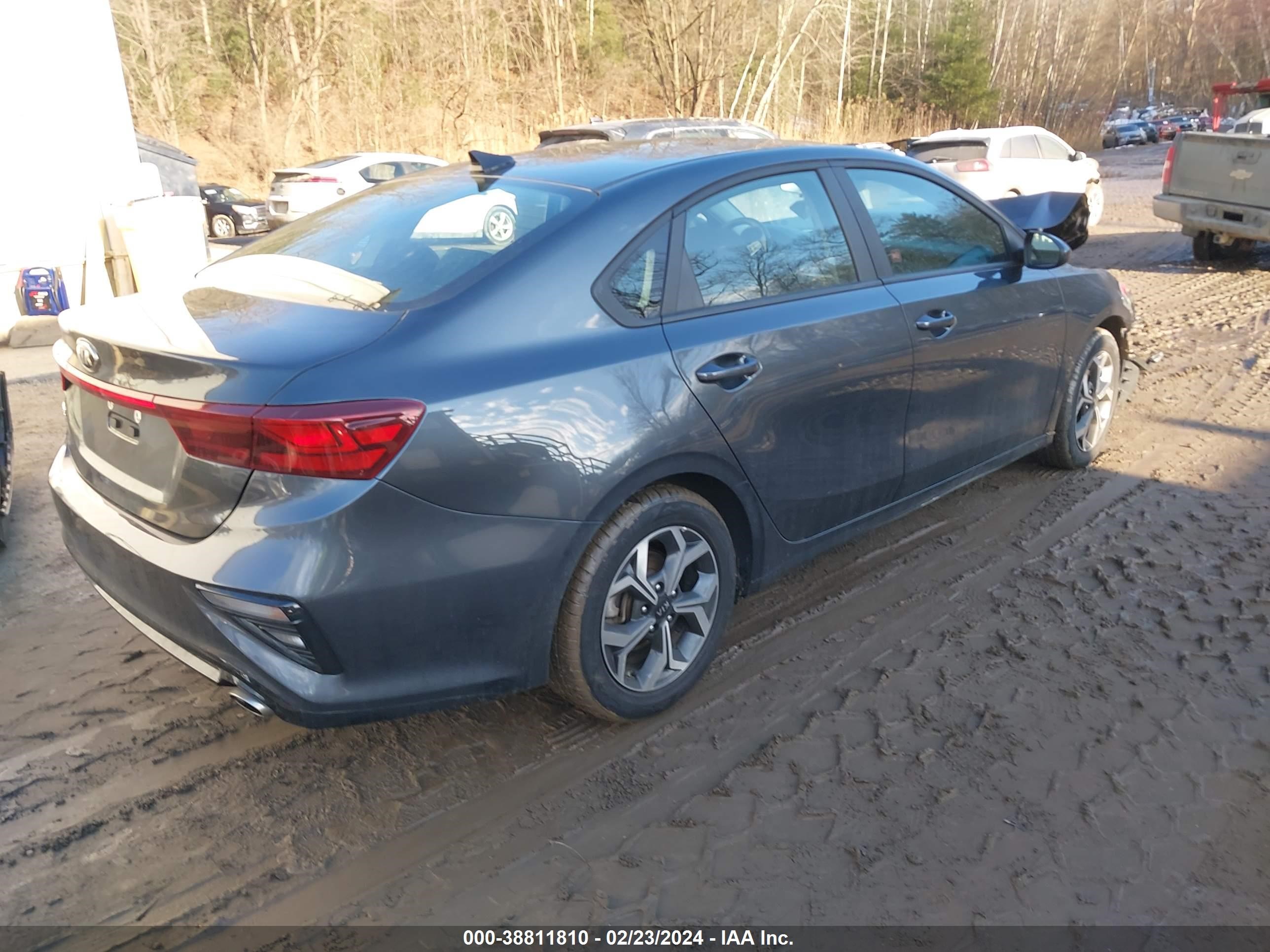 Photo 3 VIN: 3KPF24AD6ME263121 - KIA FORTE 