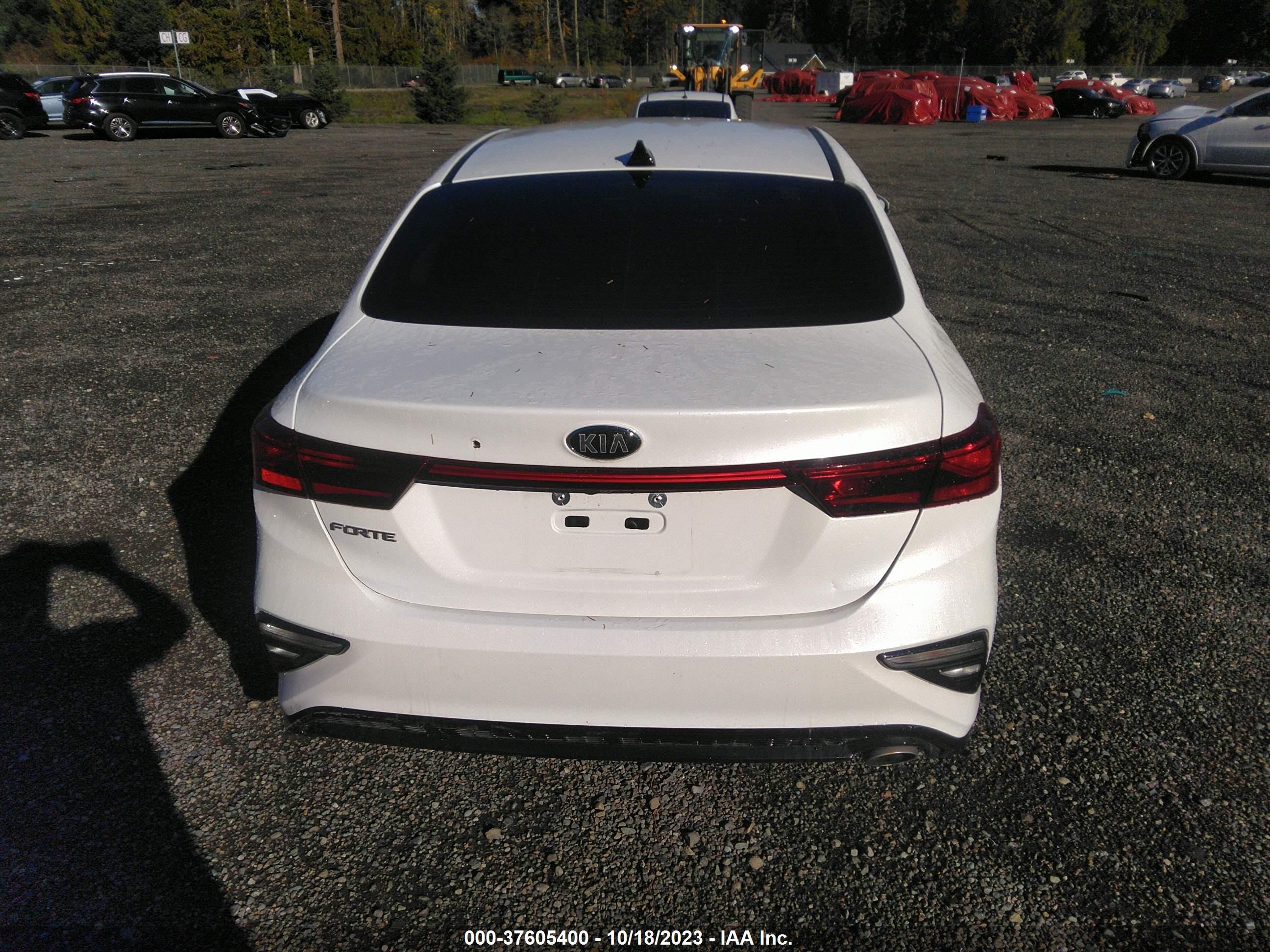 Photo 15 VIN: 3KPF24AD6ME325200 - KIA FORTE 