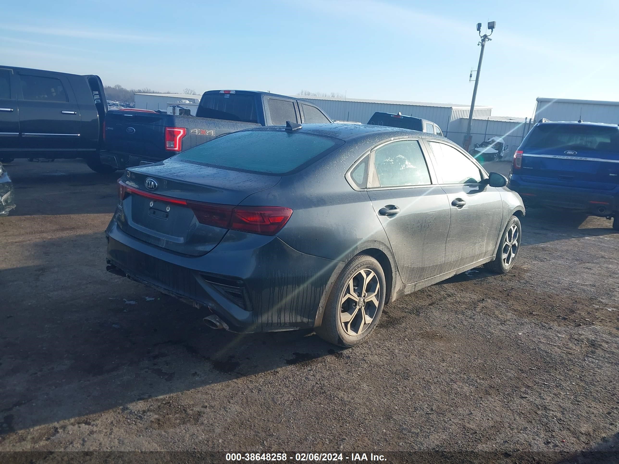 Photo 3 VIN: 3KPF24AD6ME334012 - KIA FORTE 