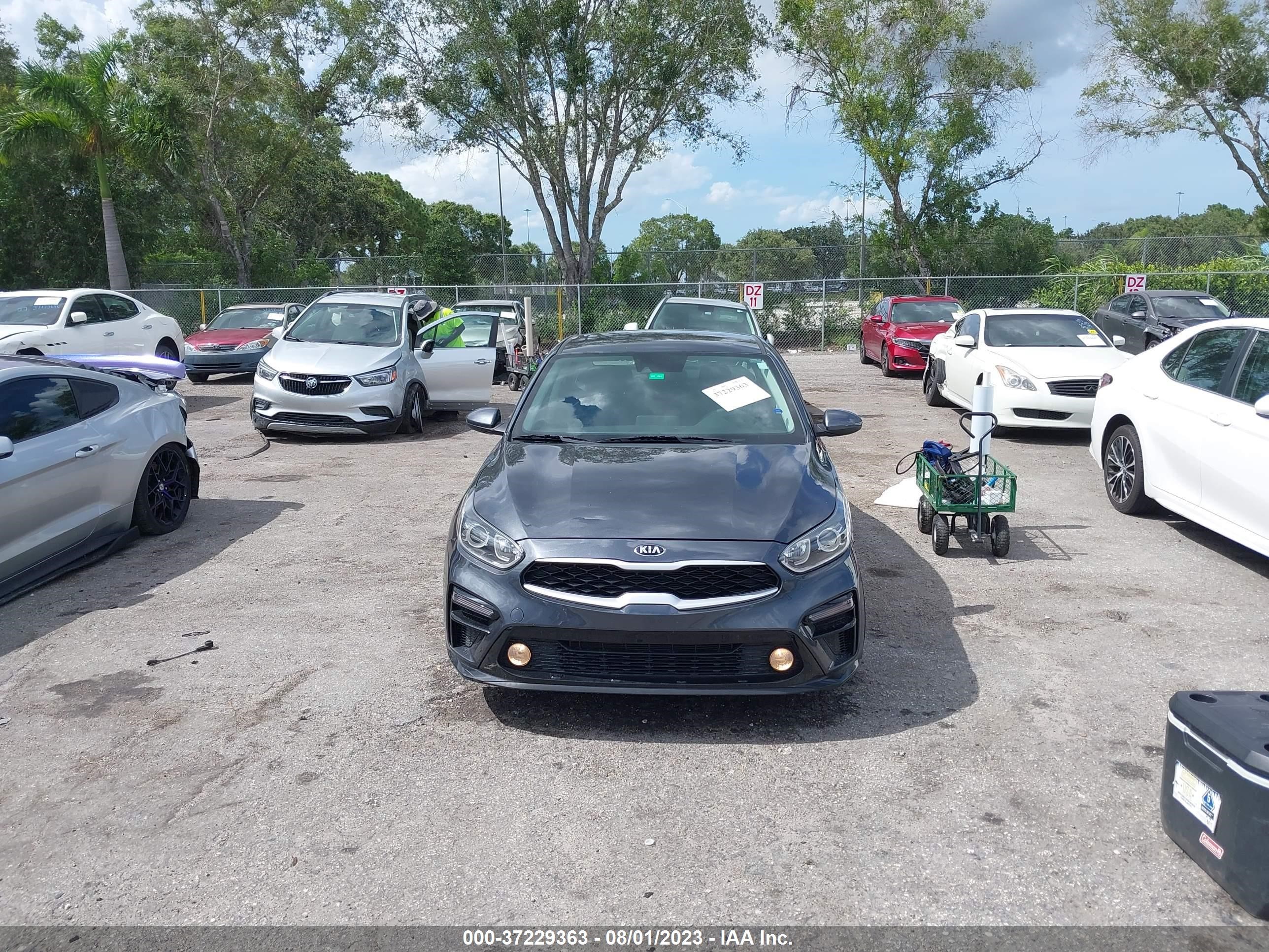 Photo 11 VIN: 3KPF24AD6ME371836 - KIA FORTE 