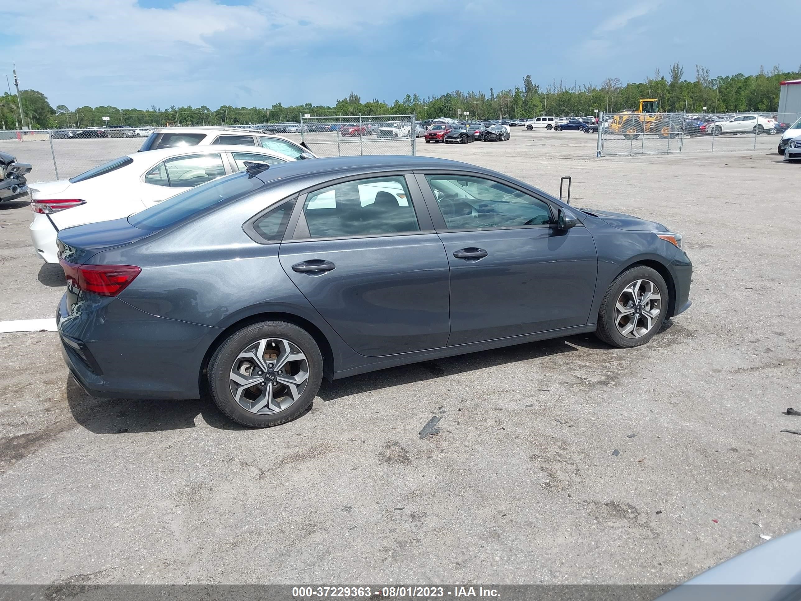 Photo 12 VIN: 3KPF24AD6ME371836 - KIA FORTE 