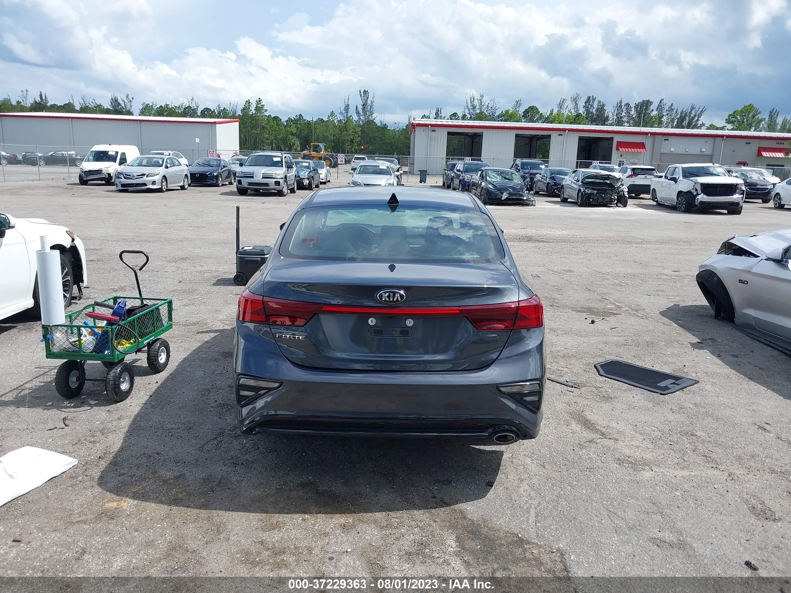 Photo 15 VIN: 3KPF24AD6ME371836 - KIA FORTE 