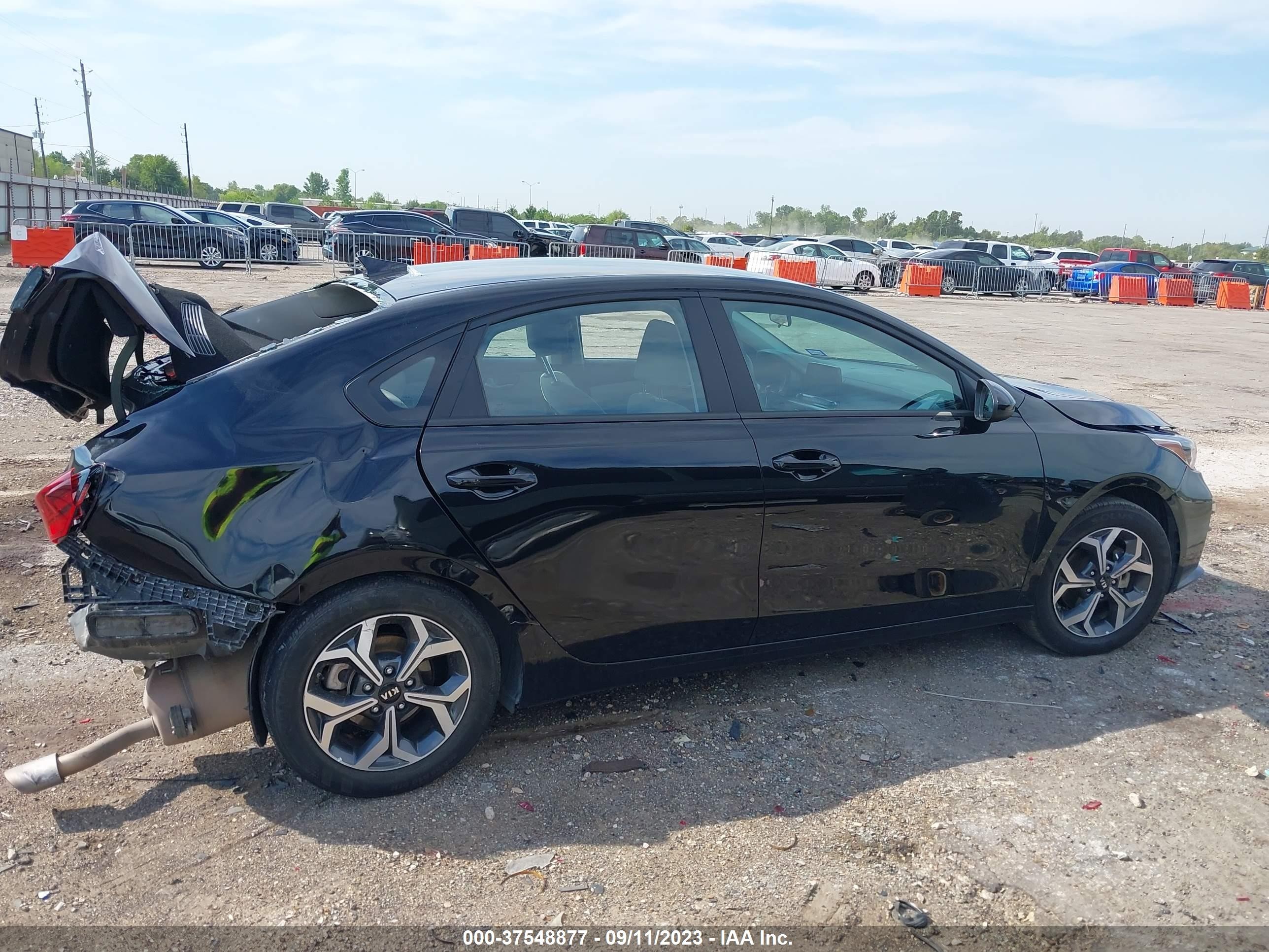 Photo 12 VIN: 3KPF24AD6ME395327 - KIA FORTE 