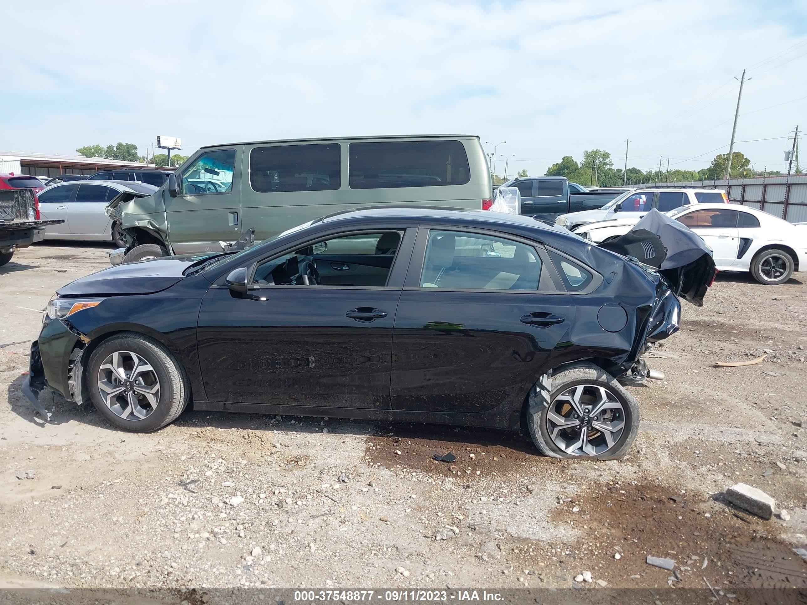 Photo 13 VIN: 3KPF24AD6ME395327 - KIA FORTE 