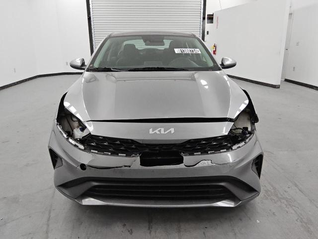 Photo 4 VIN: 3KPF24AD6PE553427 - KIA FORTE LX 