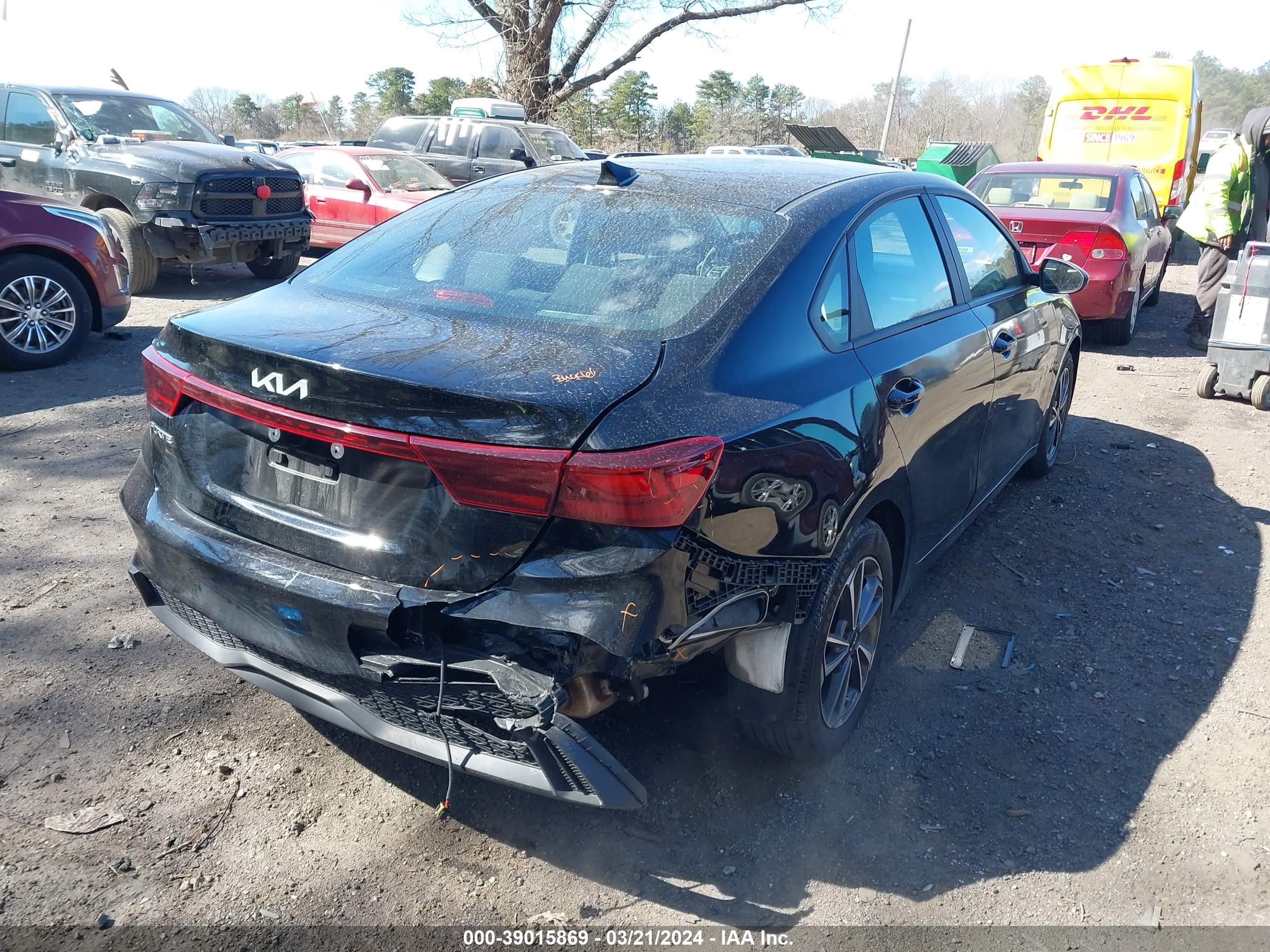 Photo 3 VIN: 3KPF24AD6PE618647 - KIA FORTE 