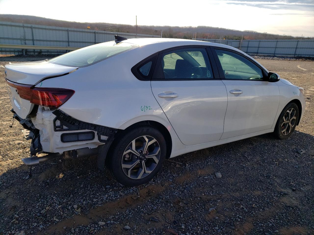 Photo 2 VIN: 3KPF24AD7ME313220 - KIA FORTE 