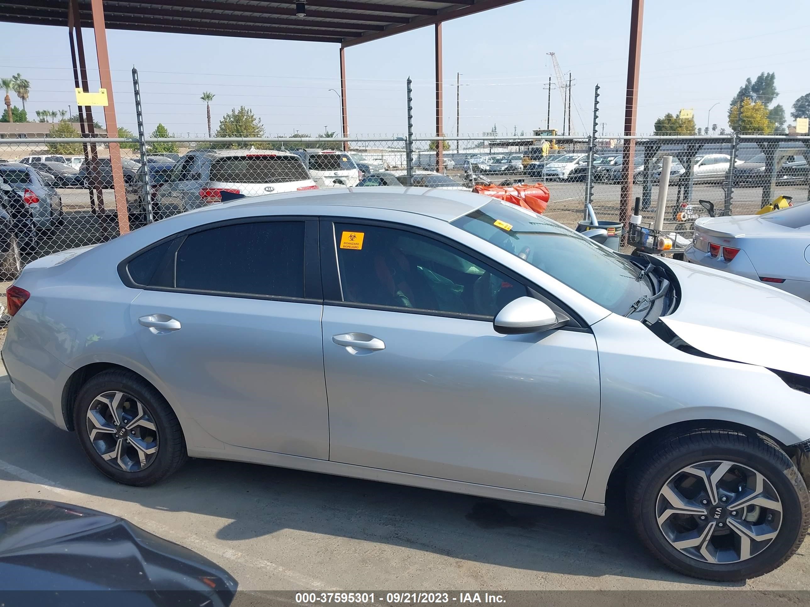 Photo 11 VIN: 3KPF24AD7ME341891 - KIA FORTE 