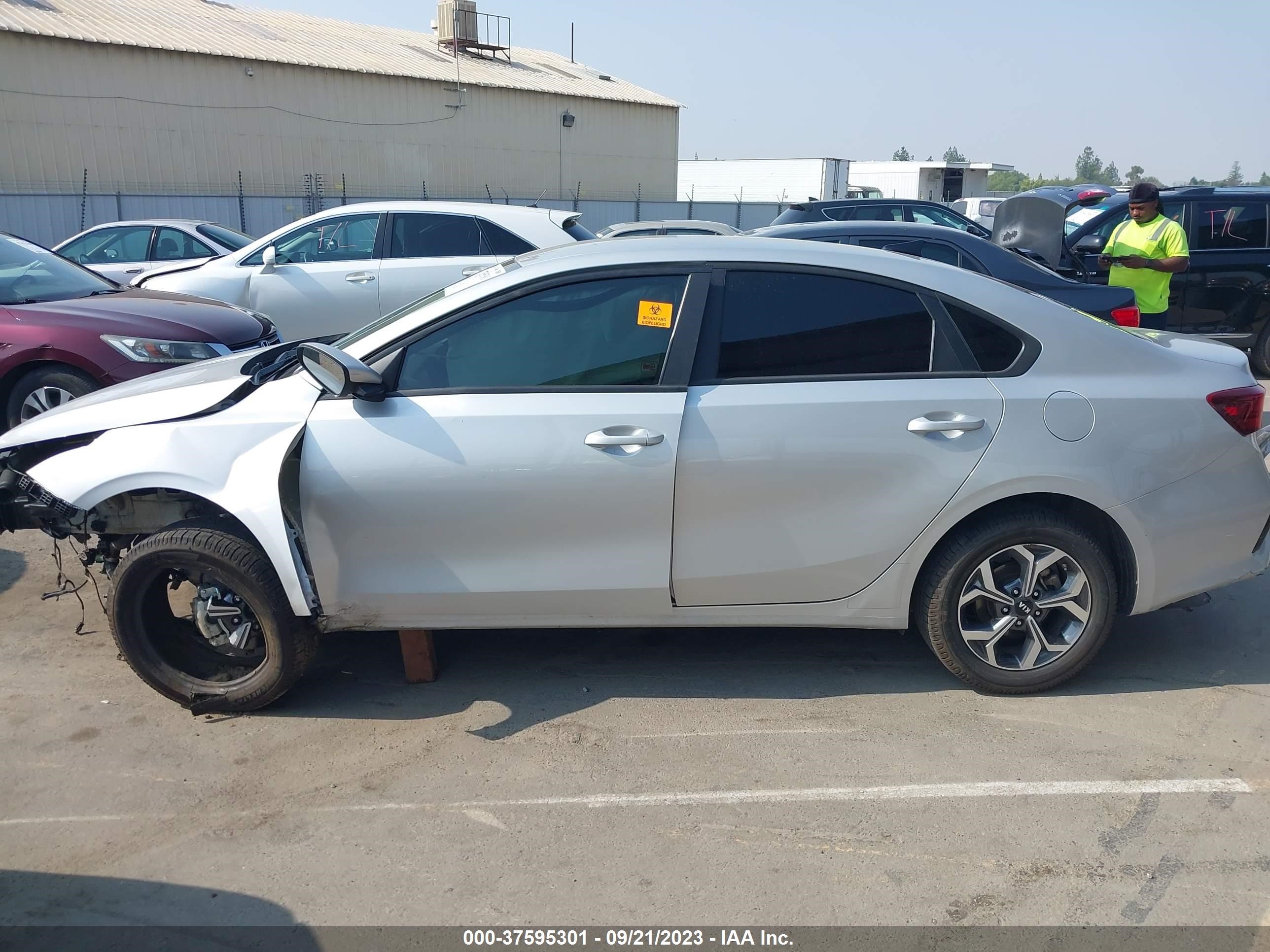 Photo 12 VIN: 3KPF24AD7ME341891 - KIA FORTE 