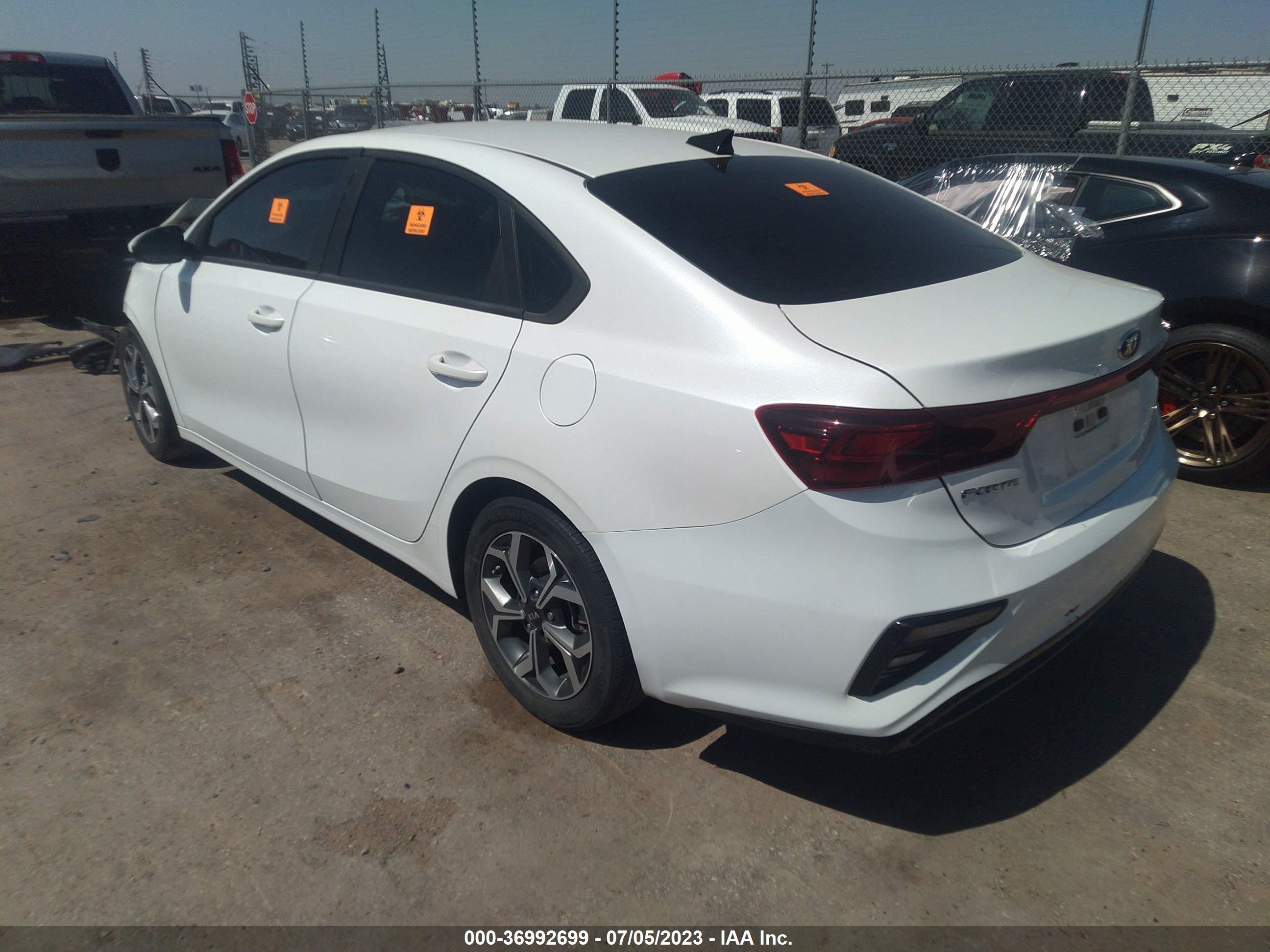 Photo 2 VIN: 3KPF24AD7ME347514 - KIA FORTE 